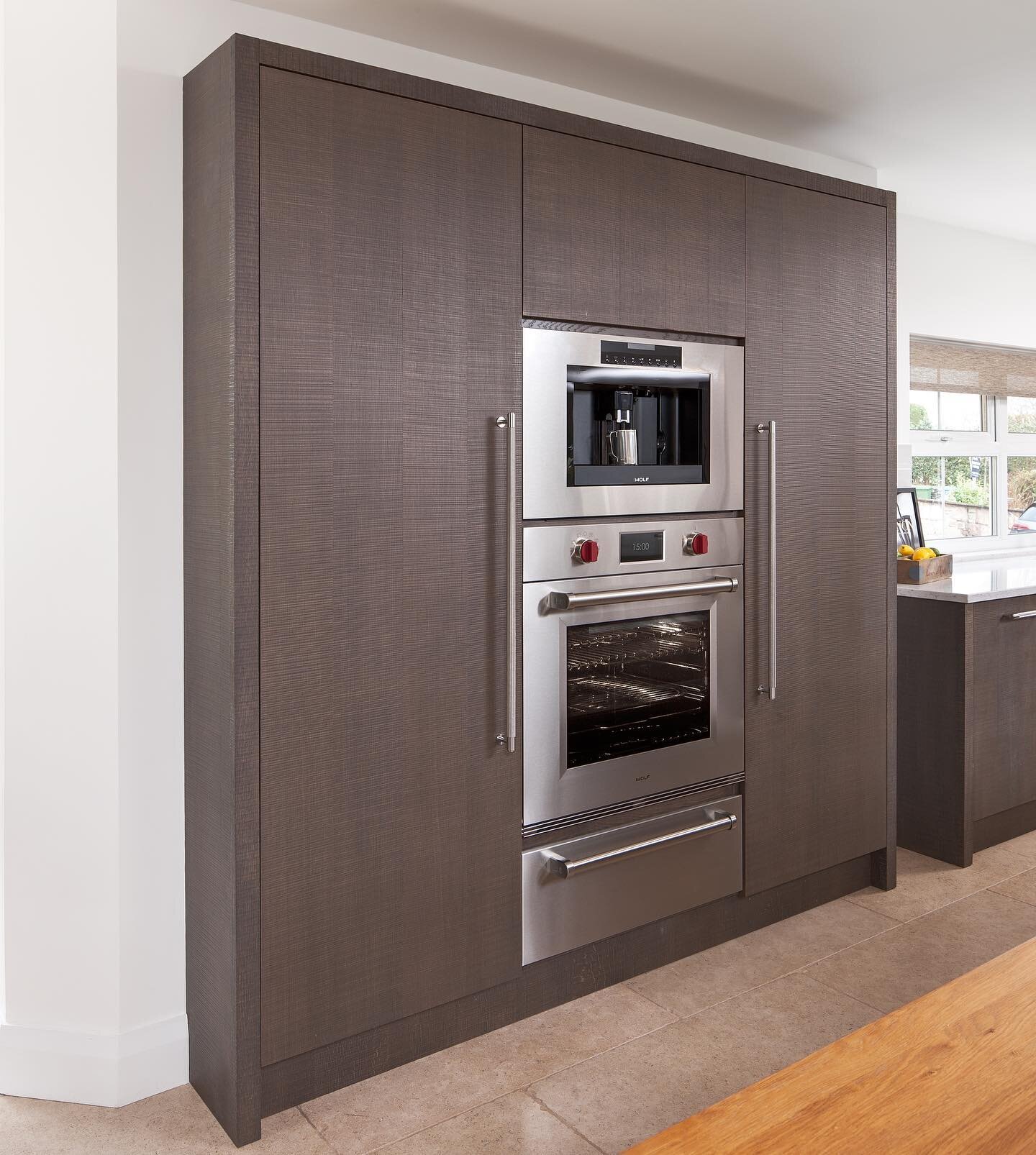 &bull; 𝐇𝐚𝐧𝐝𝐦𝐚𝐝𝐞 𝐓𝐨 𝐏𝐞𝐫𝐟𝐞𝐜𝐭𝐢𝐨𝐧

This staggering kitchen was excellently finished by introducing the @subzeroandwolf M Series Single Oven and Coffee Machine, alongside the Sealed Burner Rangetop and Warming Drawer. The perfect appli