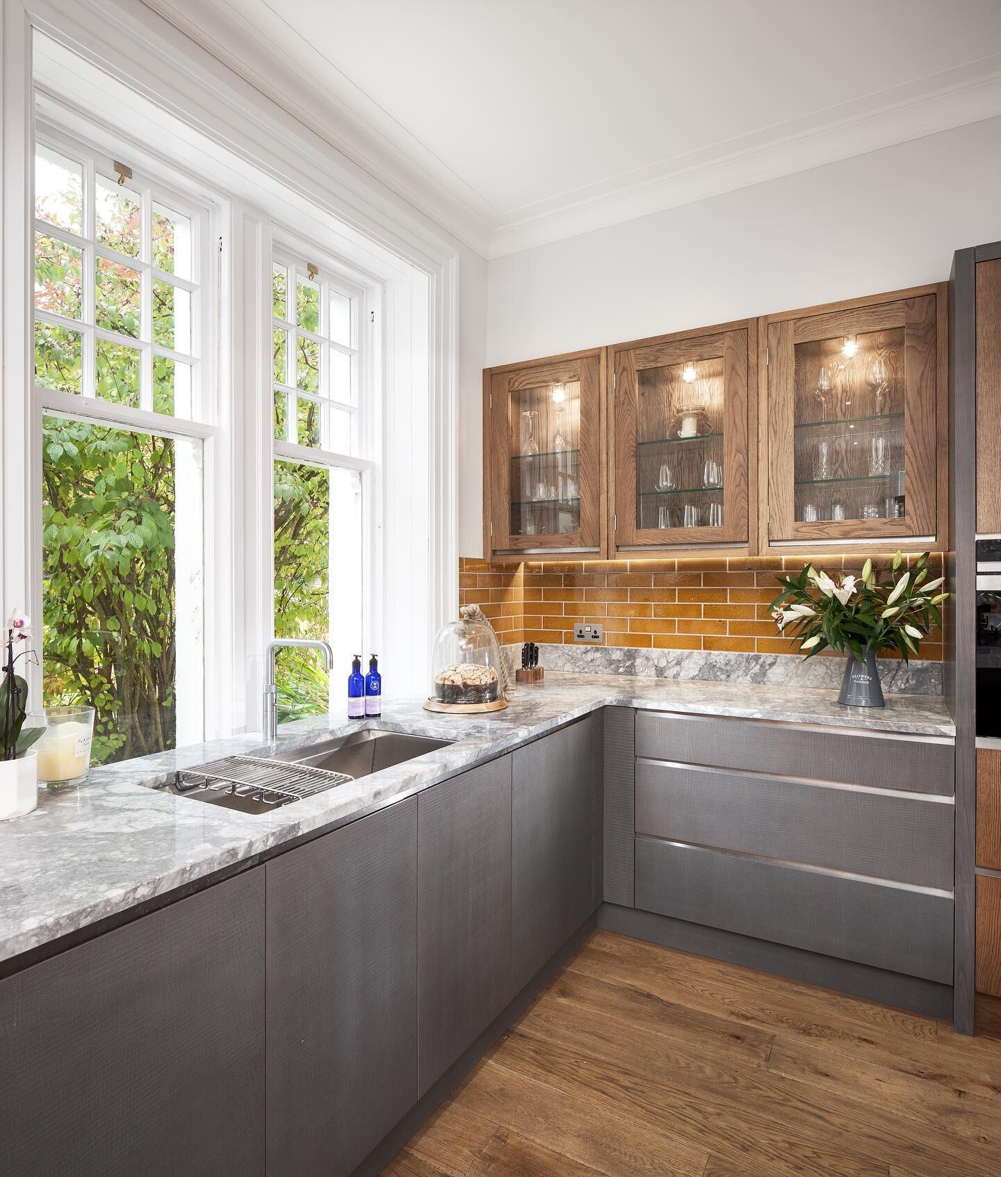 &bull; Bearable Dishwashing 🙌 

From the warmth of your kitchen, gaze out from the garden facing window and enjoy the natural beauty that Scotland and its greenery has to offer. The @quooker tap provides instant boiled water for tea, coffee, and all