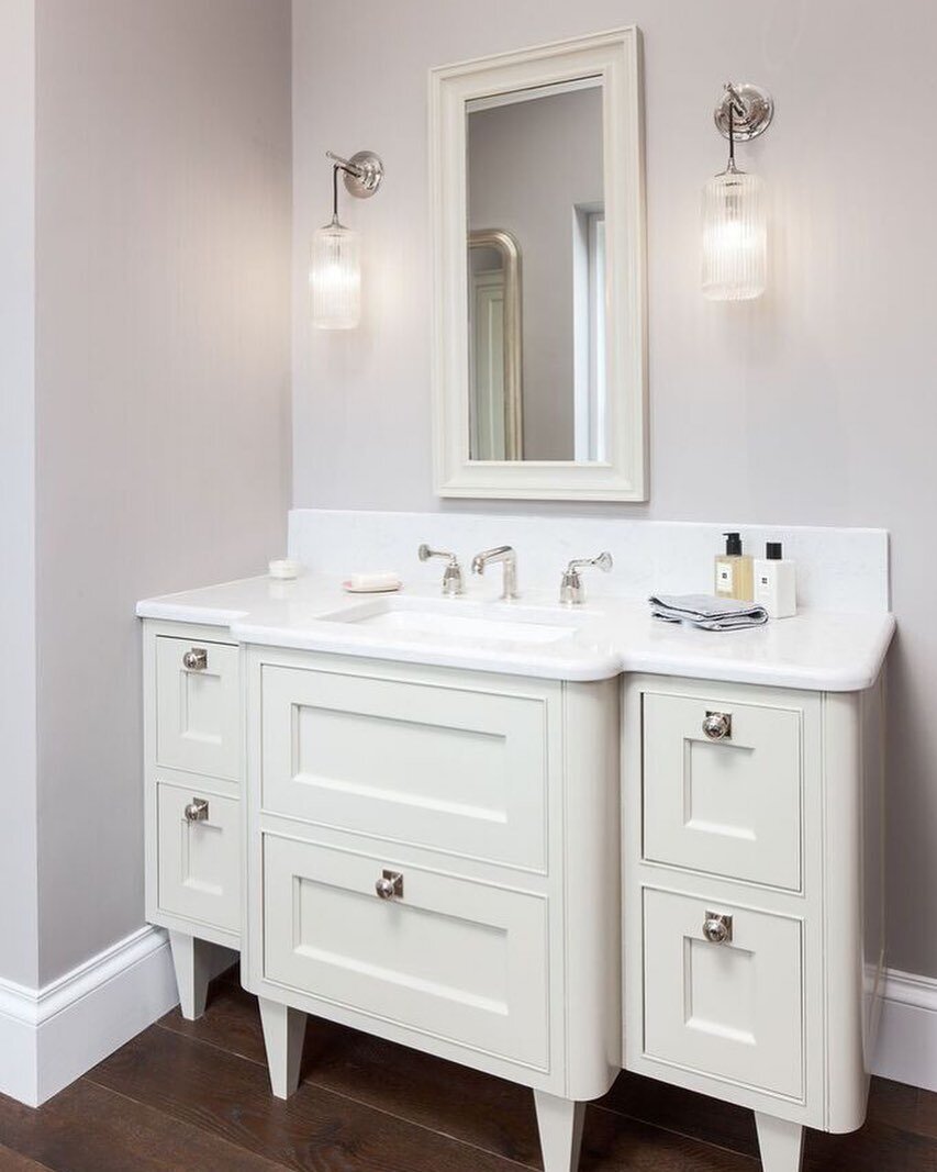 This hand-built vanity suite was designed and manufactured by Braco Designs, with high upstands introduced to create the perfect backdrop for the @drummonds_bathrooms Leawood taps. The Drummonds Derwent lighting pours light onto the natural vanity to