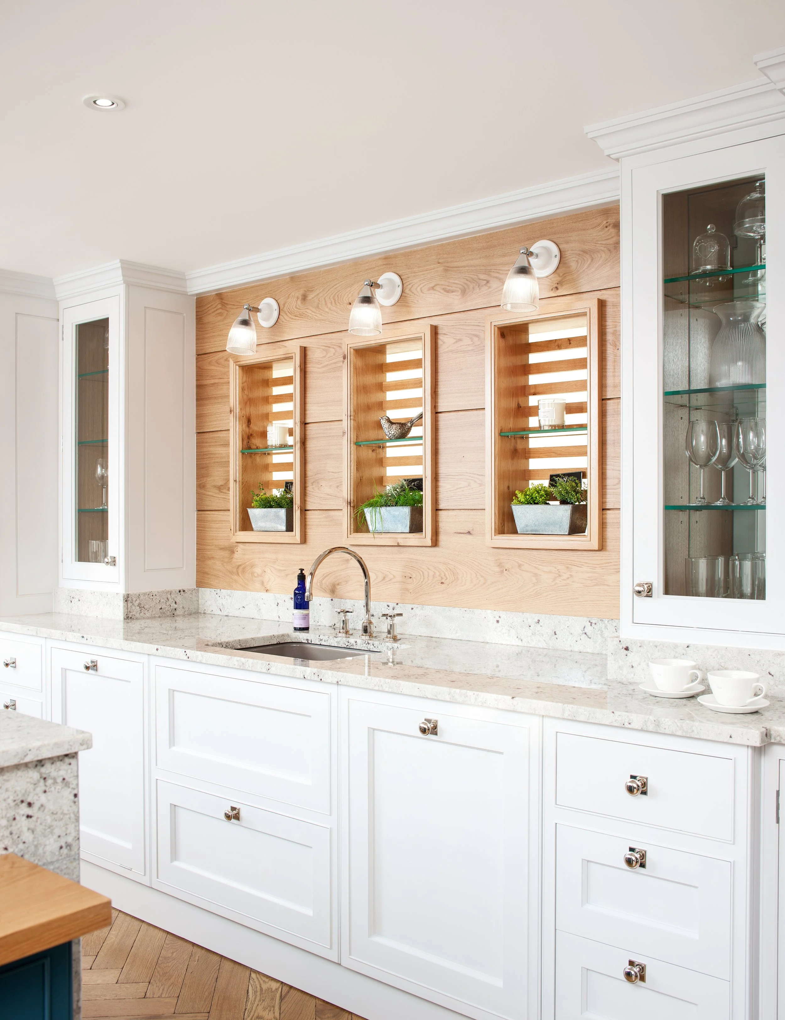 White shaker style kitchen units