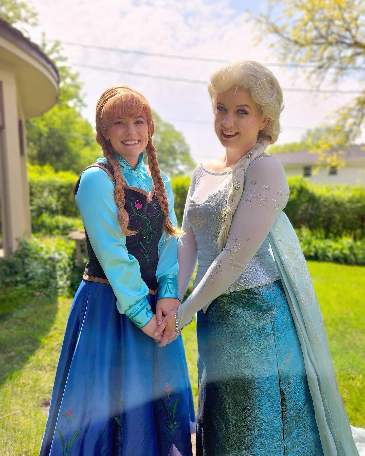 A bridge has two sides. Mother had two daughters. We did this together💖
.
Happy Mother&rsquo;s Day!💐
.
.
.

#frozen #frozen2 #frozenparty #frozenfever #frozencosplay #frozendisney #frozenanna #frozenelsa #queenanna #queenelsa #elgin #elsa #southelg
