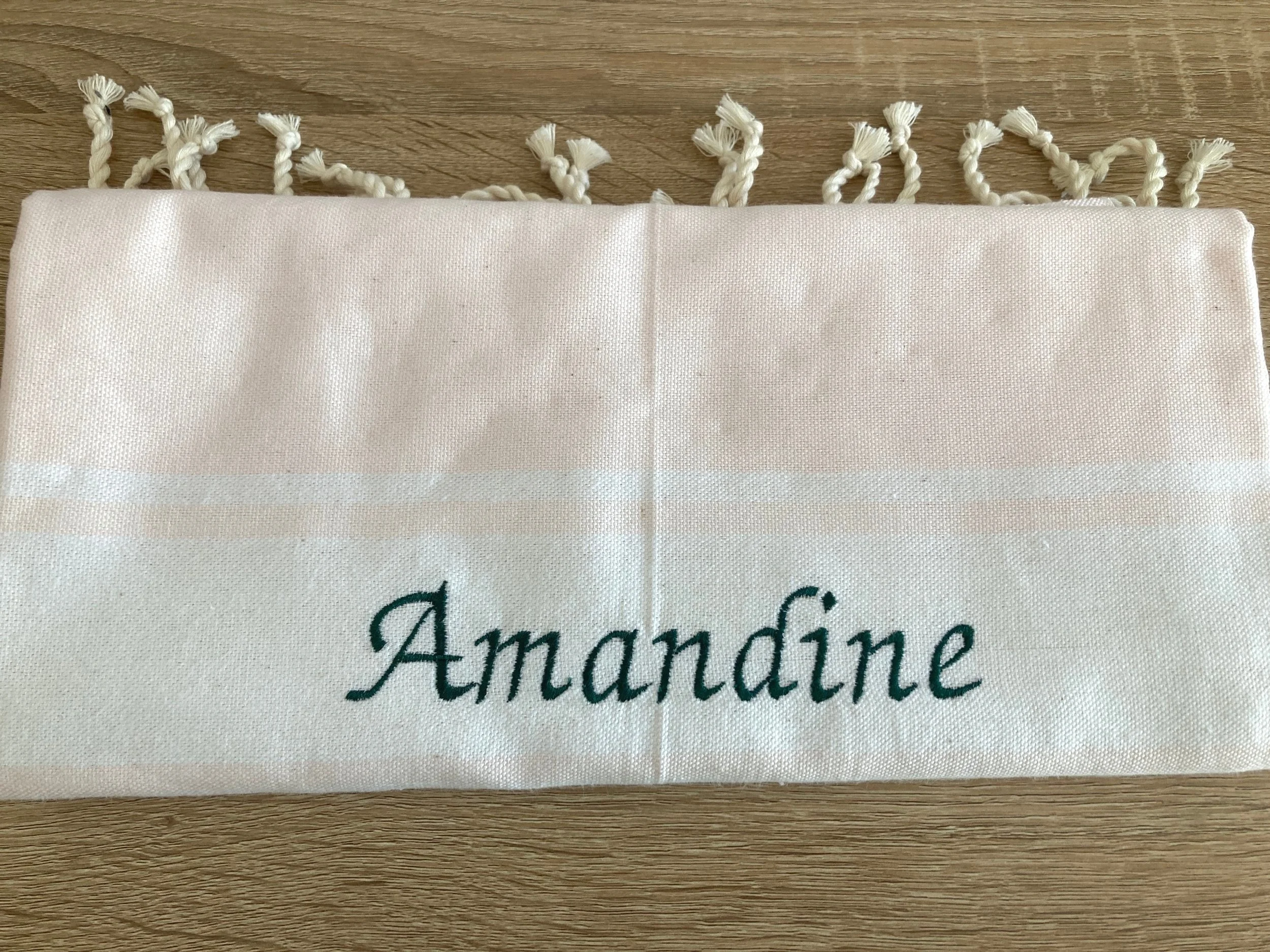 fouta-riva-rose-dragee-personnalisee-broderie-le-rayon-de-solene