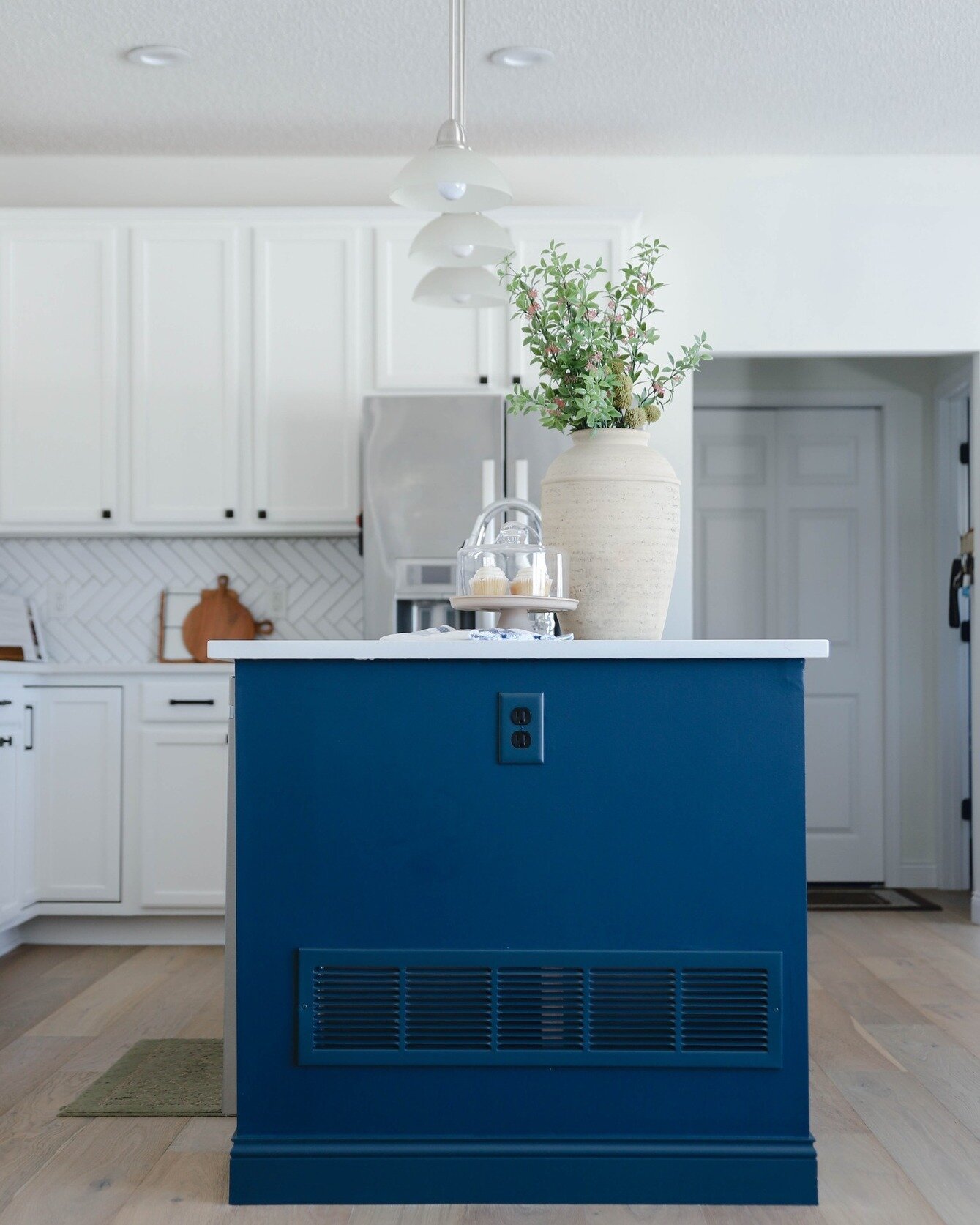We hope you enjoy this newly remodeled kitchen! You have heard of an accent wall, how about an accent island? We love how this gorgeous blue island stands out against the classic custom white cabinets. New home, same address! 💚

Visit our website: w