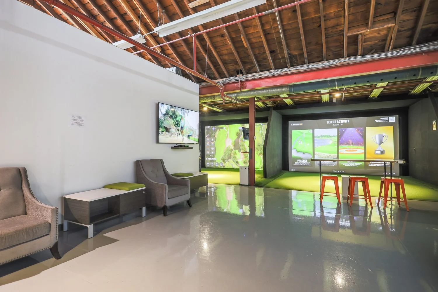 FORE! Leslieville indoor golf facility