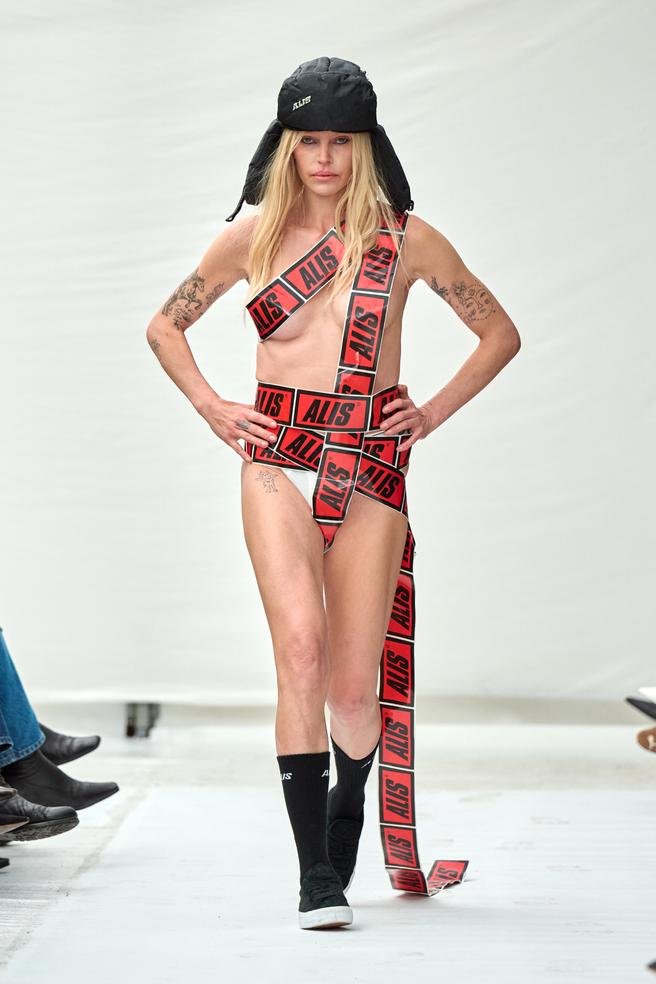 AW25-Copenhagen-Fashion-Week-Alis-Runway-2x3-James-Cochrane-31.jpg