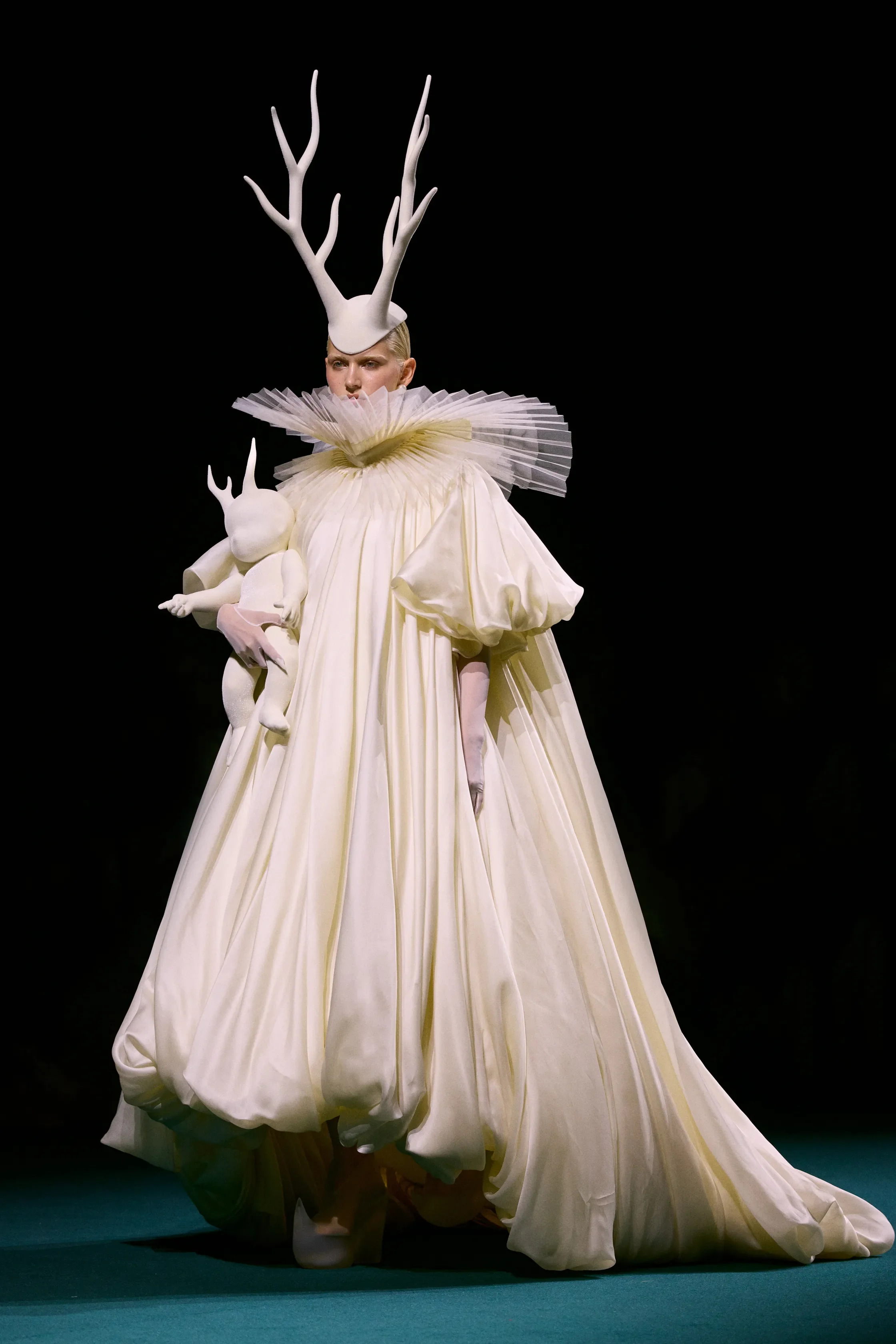 00018-robert-wun-fall-2026-couture-credit-brand.webp