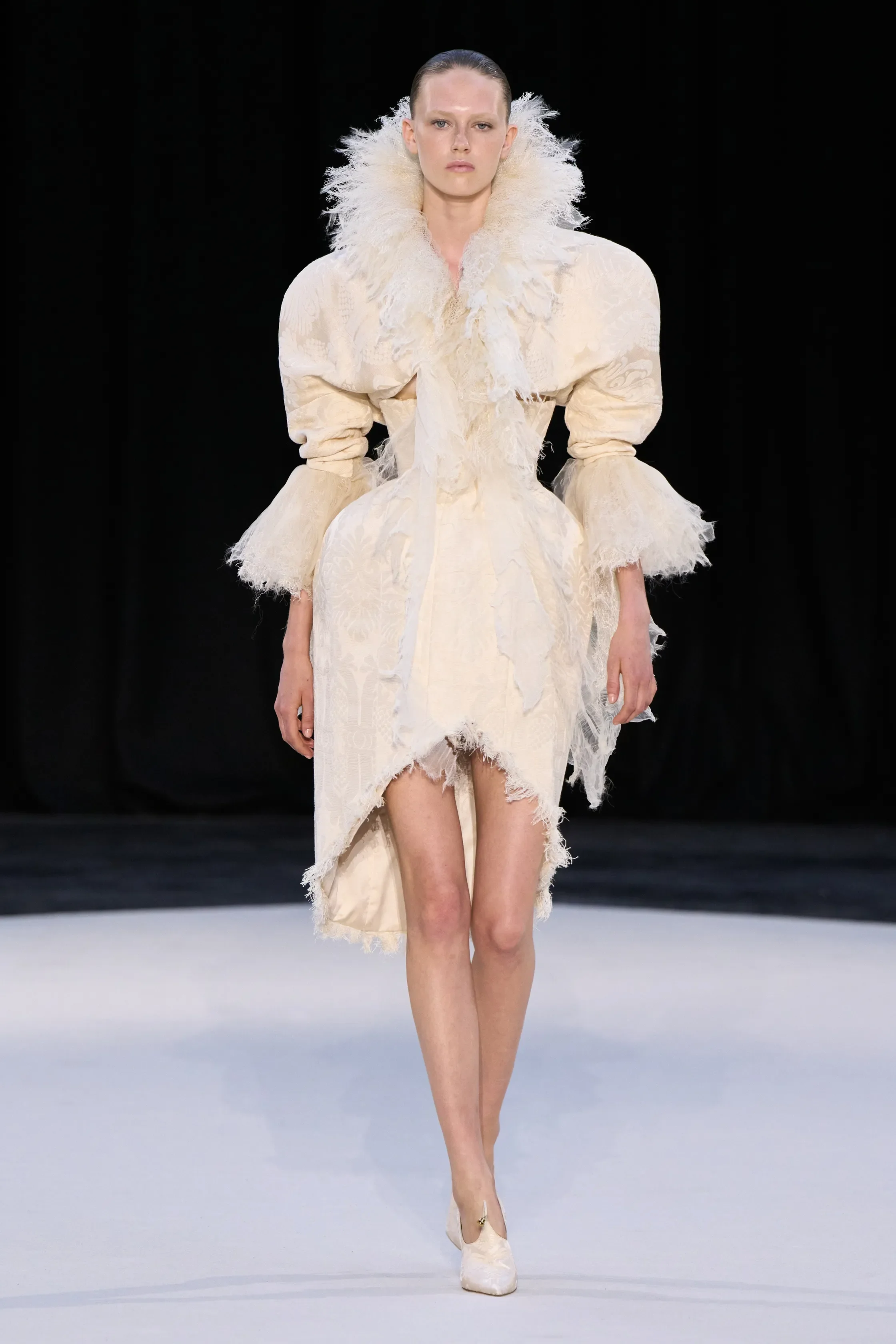 00007-ashi-studio-fall-2026-couture-credit-gorunway (1).webp