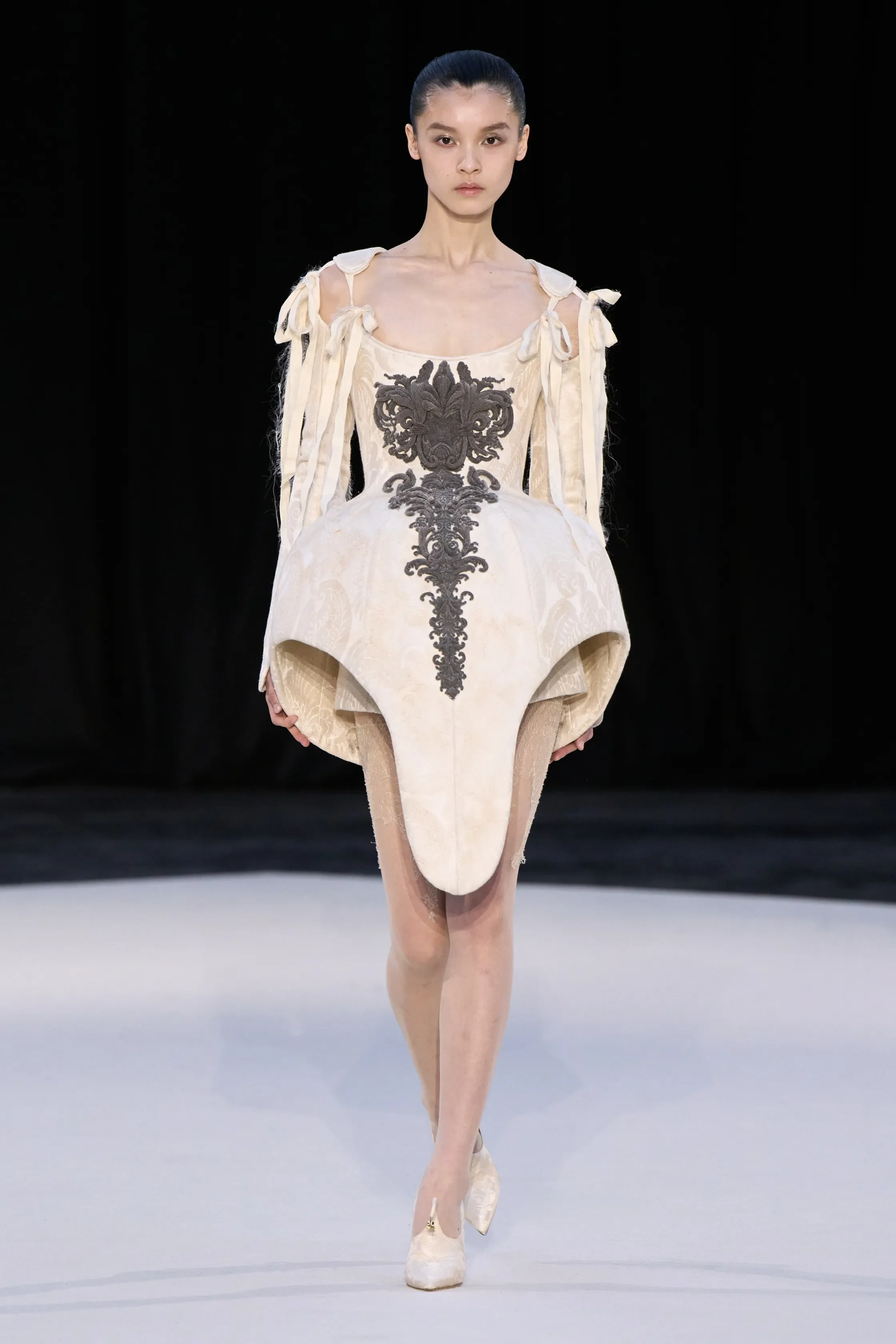 00014-ashi-studio-fall-2026-couture-credit-gorunway (1).webp