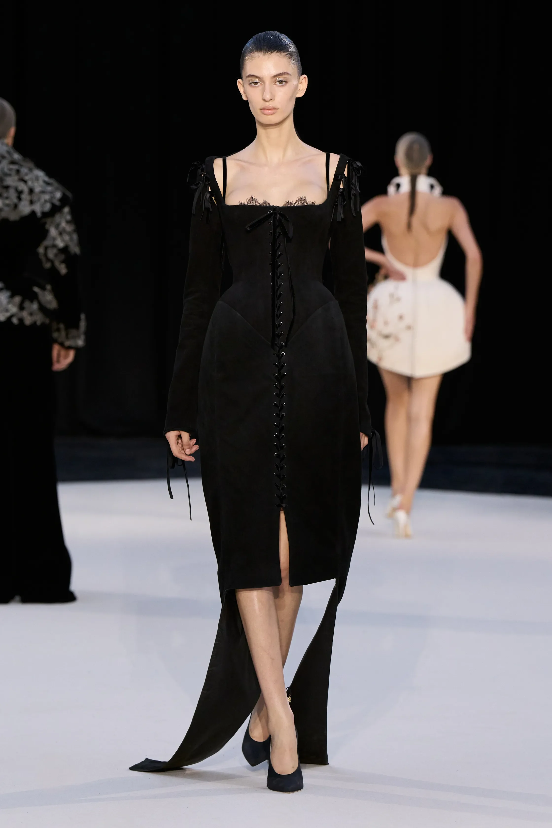 00032-ashi-studio-fall-2026-couture-credit-gorunway (1).webp