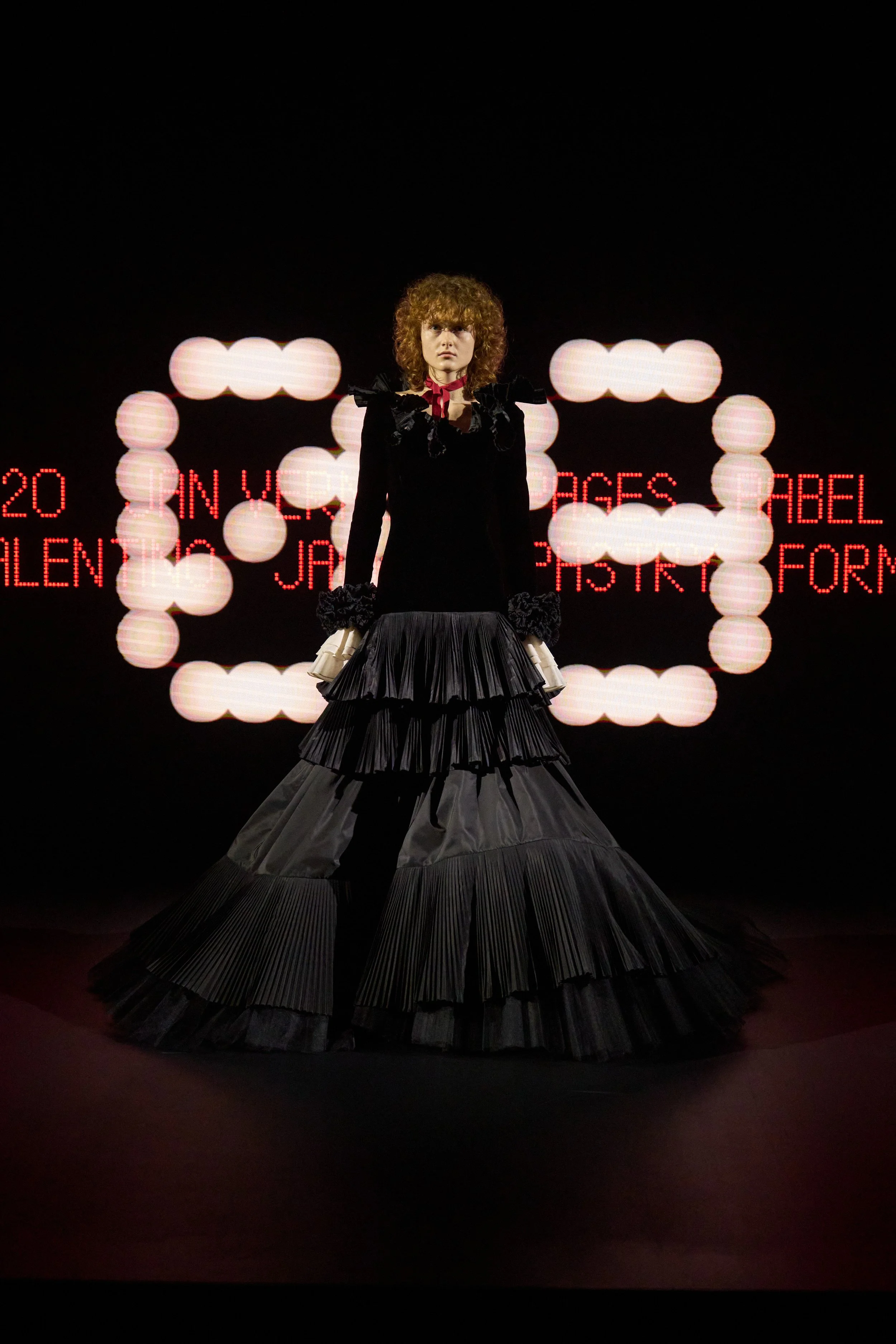 009_VALENTINO_HC25.jpg