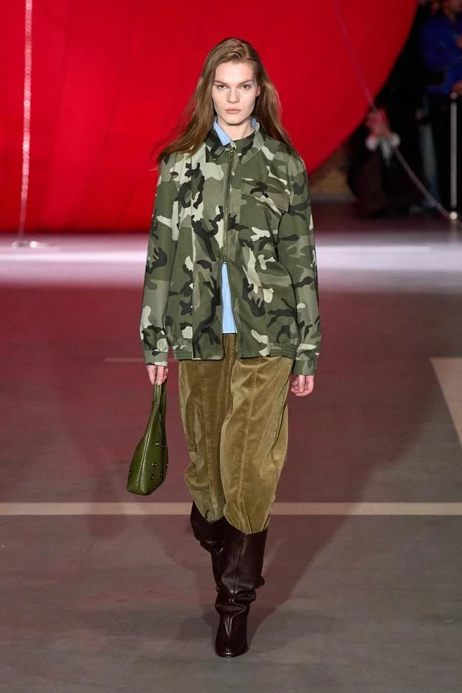 AW25-Copenhagen-Fashion-Week-Baum-und-Pferdgarten-Runway-2x3-James-Cochrane-20.jpg