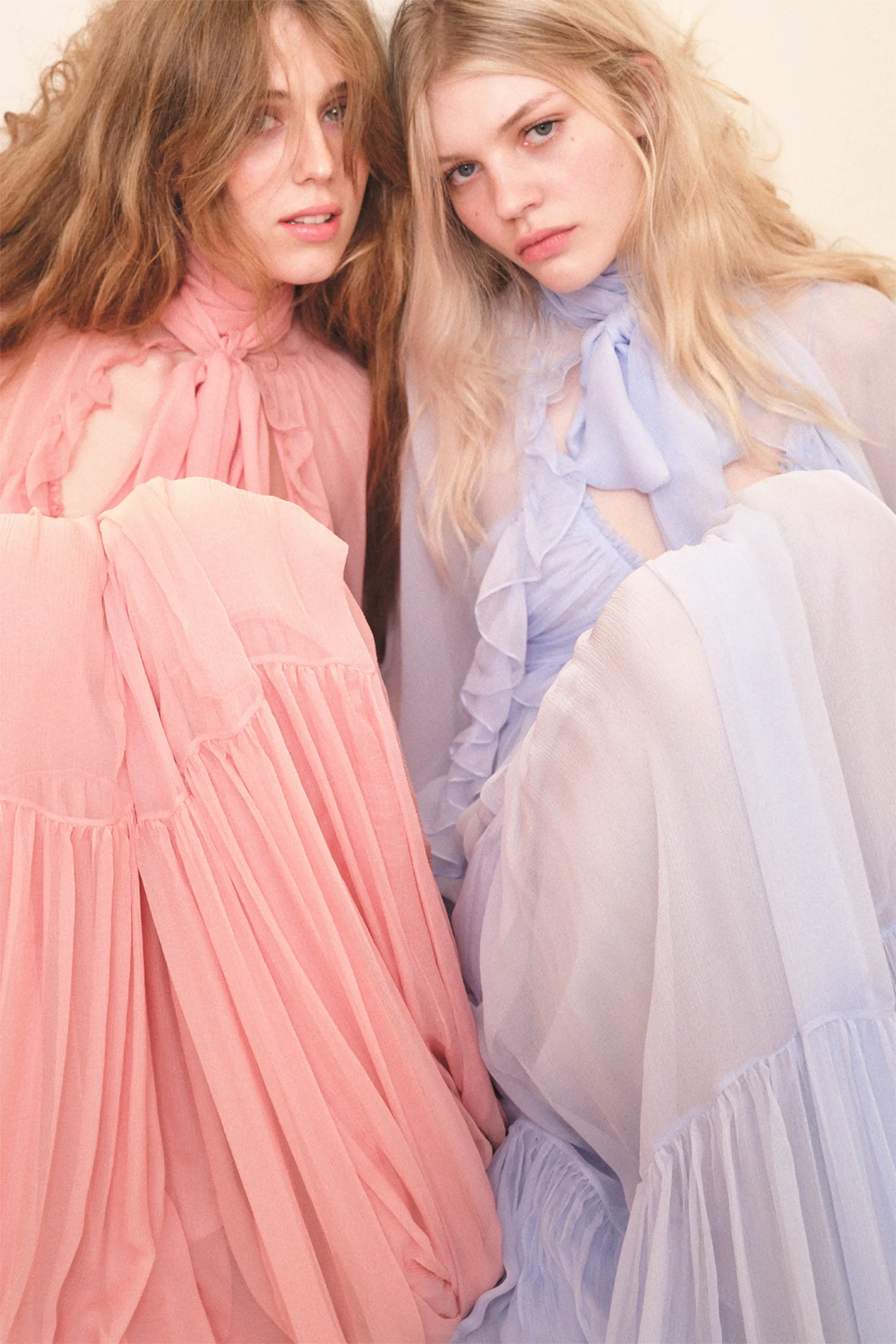 00025-chloe-resort-2027-credit-brand.webp