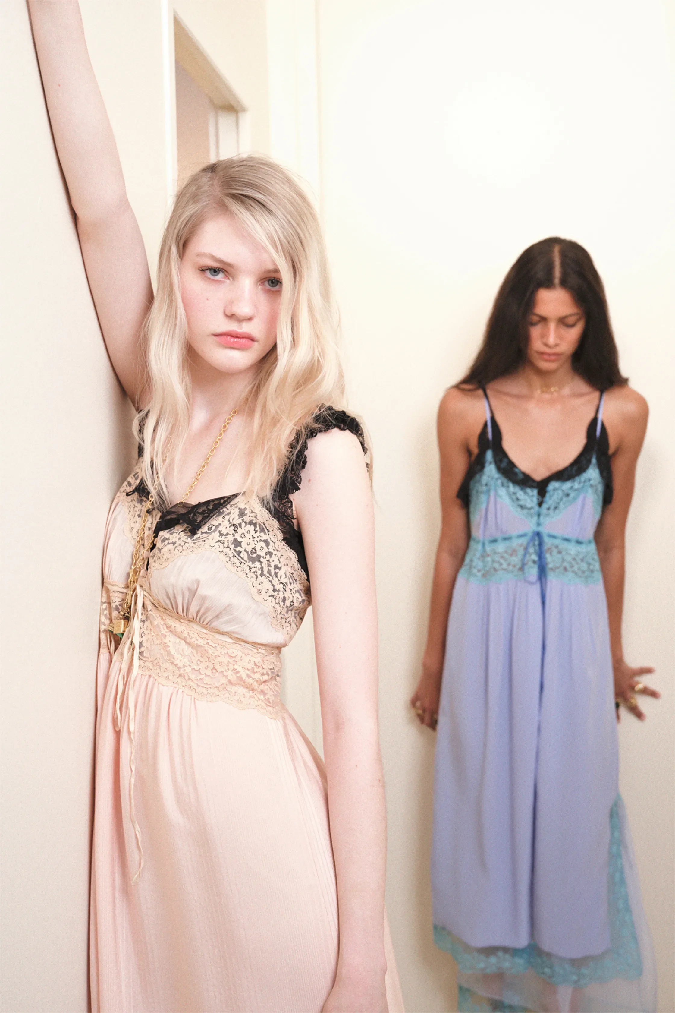 00037-chloe-resort-2027-credit-brand.webp