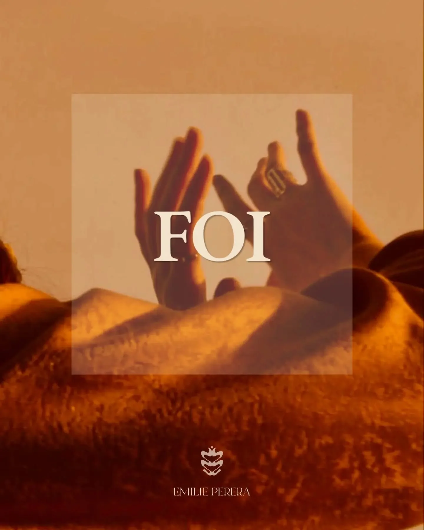 &bull; FOI

Au-del&agrave; de l'aspect religieux du terme, la Foi signifie pour moi ce qui te tient encore debout lorsque tout vacille autour de toi. 

C'est le phare dans la nuit. 

Le silence dans le bruit.

Avoir Foi, c'est continuer d'avancer san