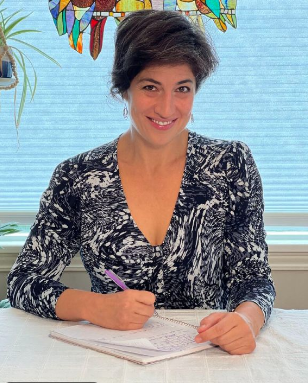 Rachel Clar writing at a table about the benefits of joining a peer community of women lawyers