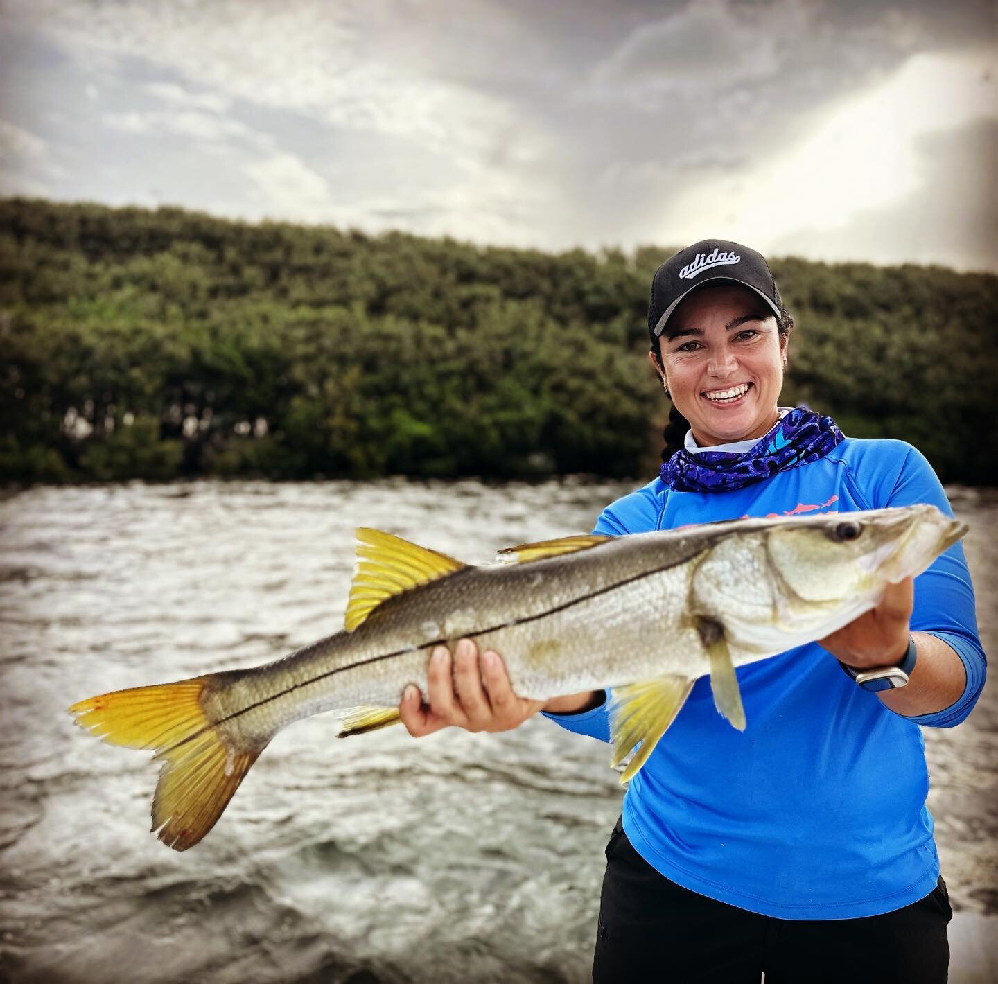 Isabella with her first Snook this morning #crystalriver #captjameskerr
#crystalriverflatsfishing #fishing #naturecoast #seatrout #snook  #visitflorida #sodiumfishinggear #crystalriverfishing #inshorefishing #redfish 

www.crystalriverflatsfishing.co