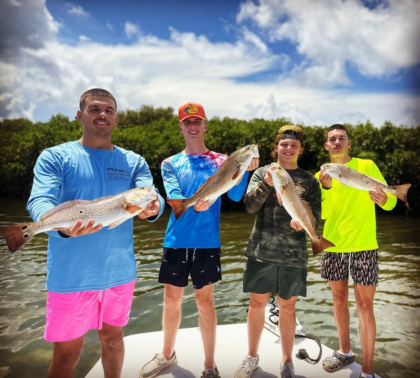 Great day catching reds with Tyler and his #crystalriver #captjameskerr
#crystalriverflatsfishing #fishing #naturecoast #seatrout #snook  #visitflorida #sodiumfishinggear #crystalriverfishing #inshorefishing #redfish 

www.crystalriverflatsfishing.co