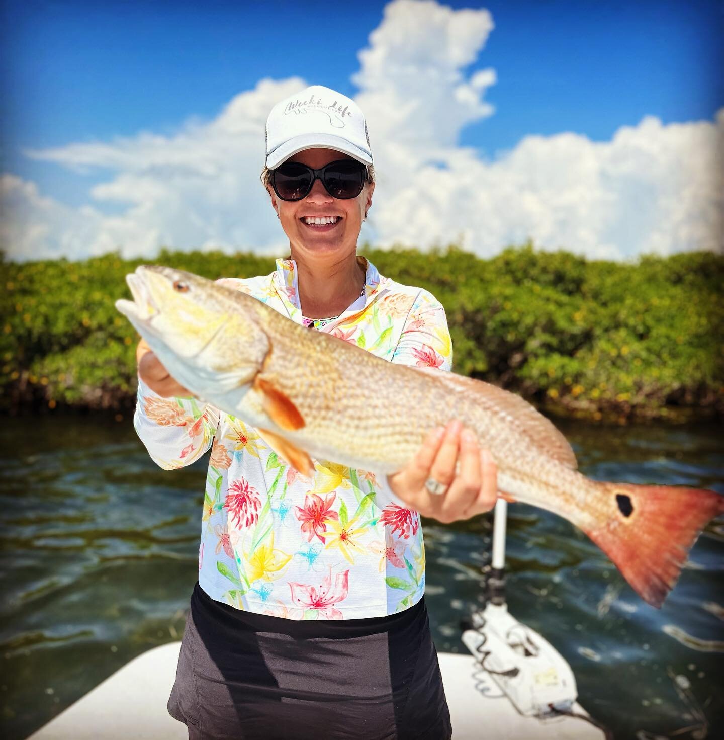 Ms Dawn with a big red from yesterdays trip. #crystalriver #captjameskerr
#crystalriverflatsfishing #fishing #naturecoast #seatrout #snook  #visitflorida #sodiumfishinggear #crystalriverfishing #inshorefishing #redfish 

www.crystalriverflatsfishing.