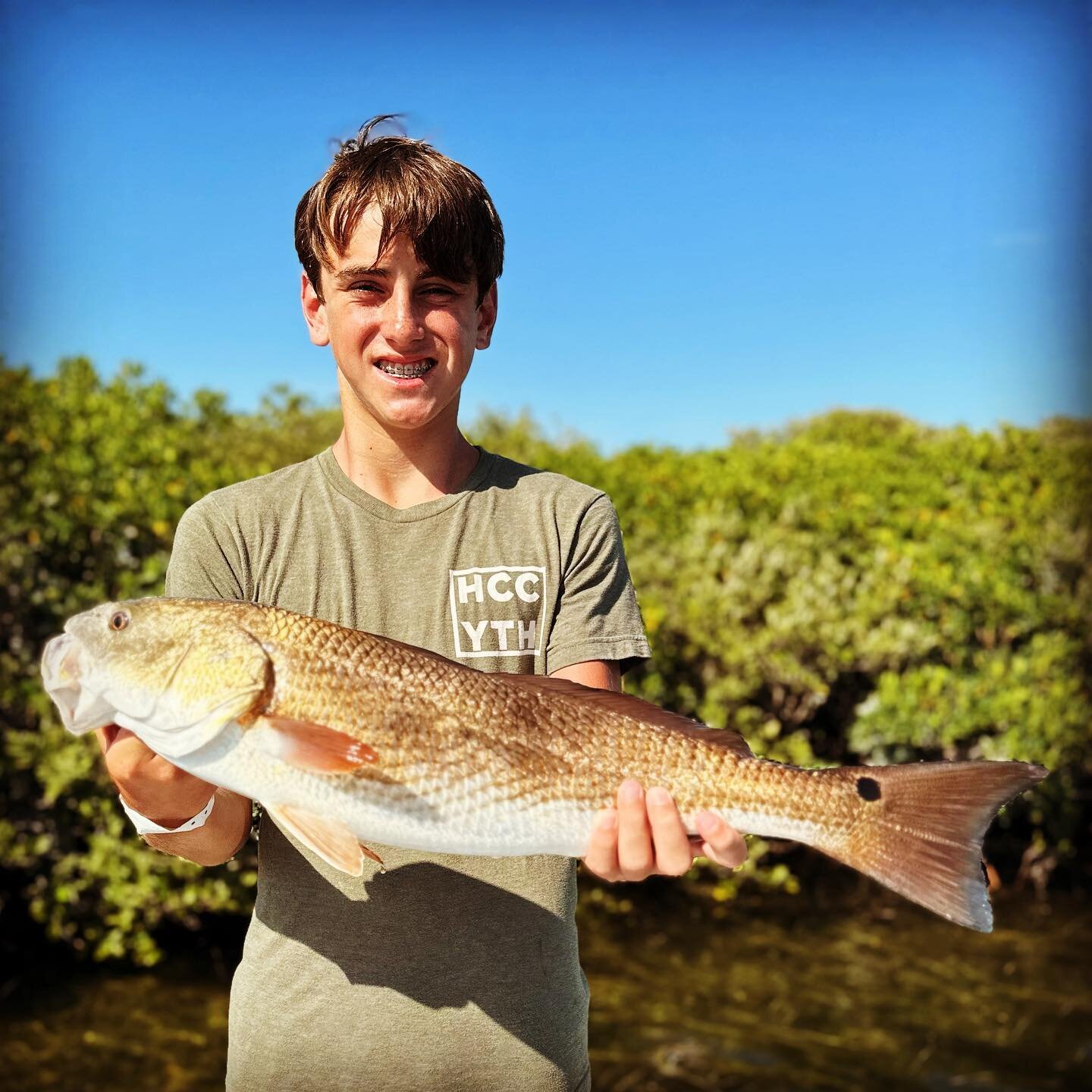 Nate with a big red this afternoon. The bite continues to good on the inside #crystalriver #captjameskerr
#crystalriverflatsfishing #fishing #naturecoast #seatrout #snook  #visitflorida #sodiumfishinggear #crystalriverfishing #inshorefishing #redfish