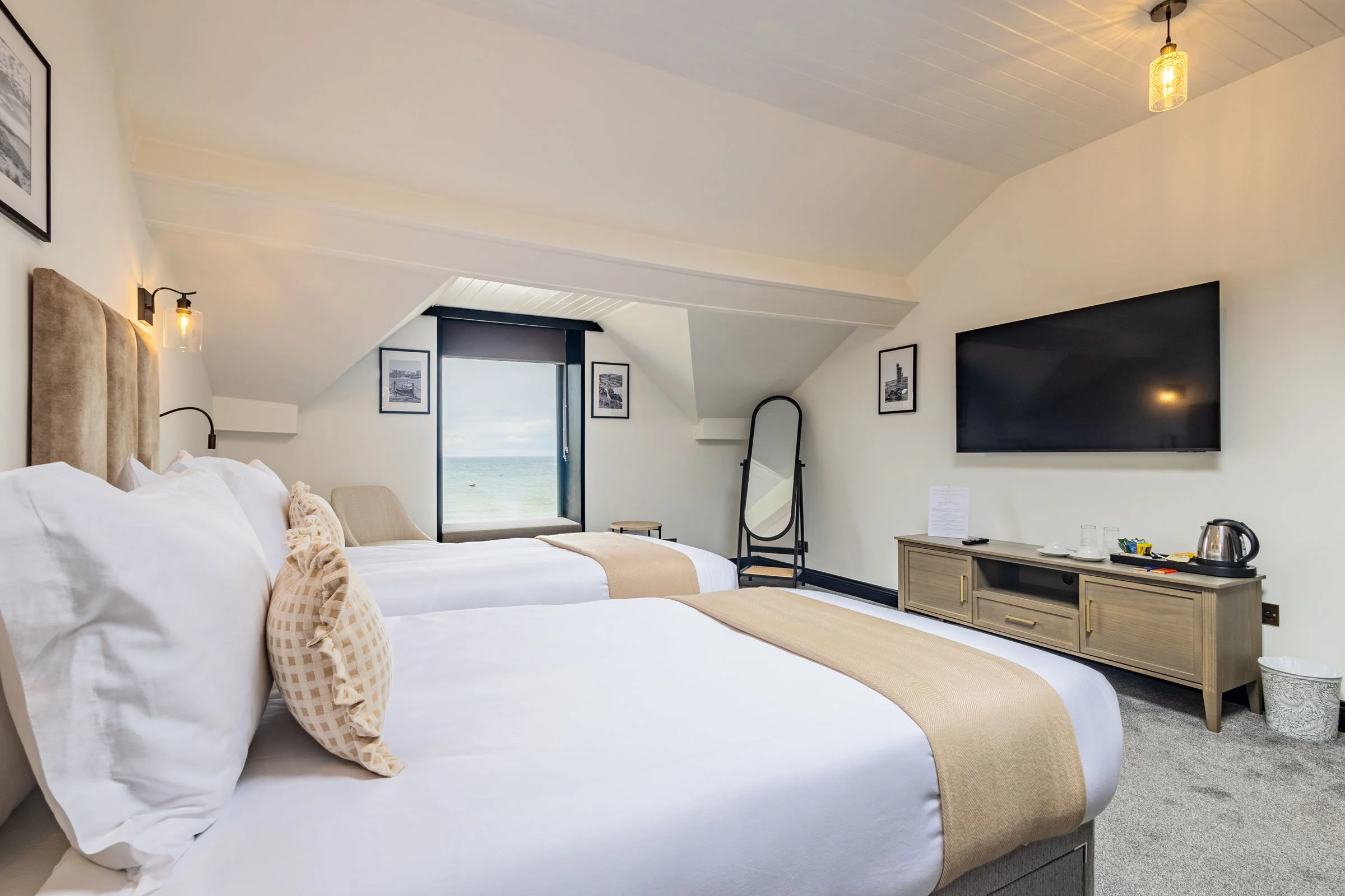 FNH-05.08.26-ROOM-FORTY-THREE-4.jpg
