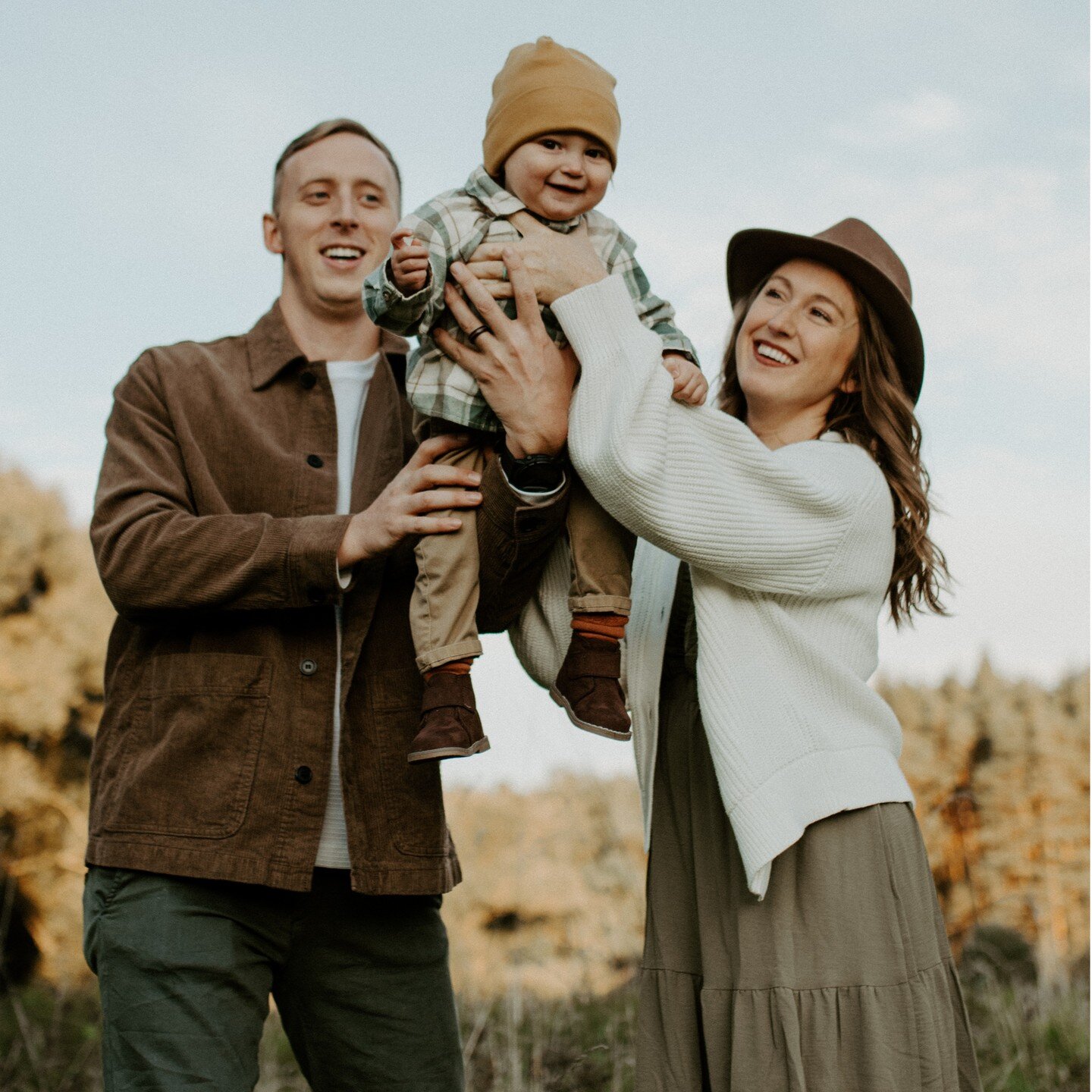 A few sneak peeks from last Friday's family session with THE cutest little fam!! Loving getting back into my groove again :)