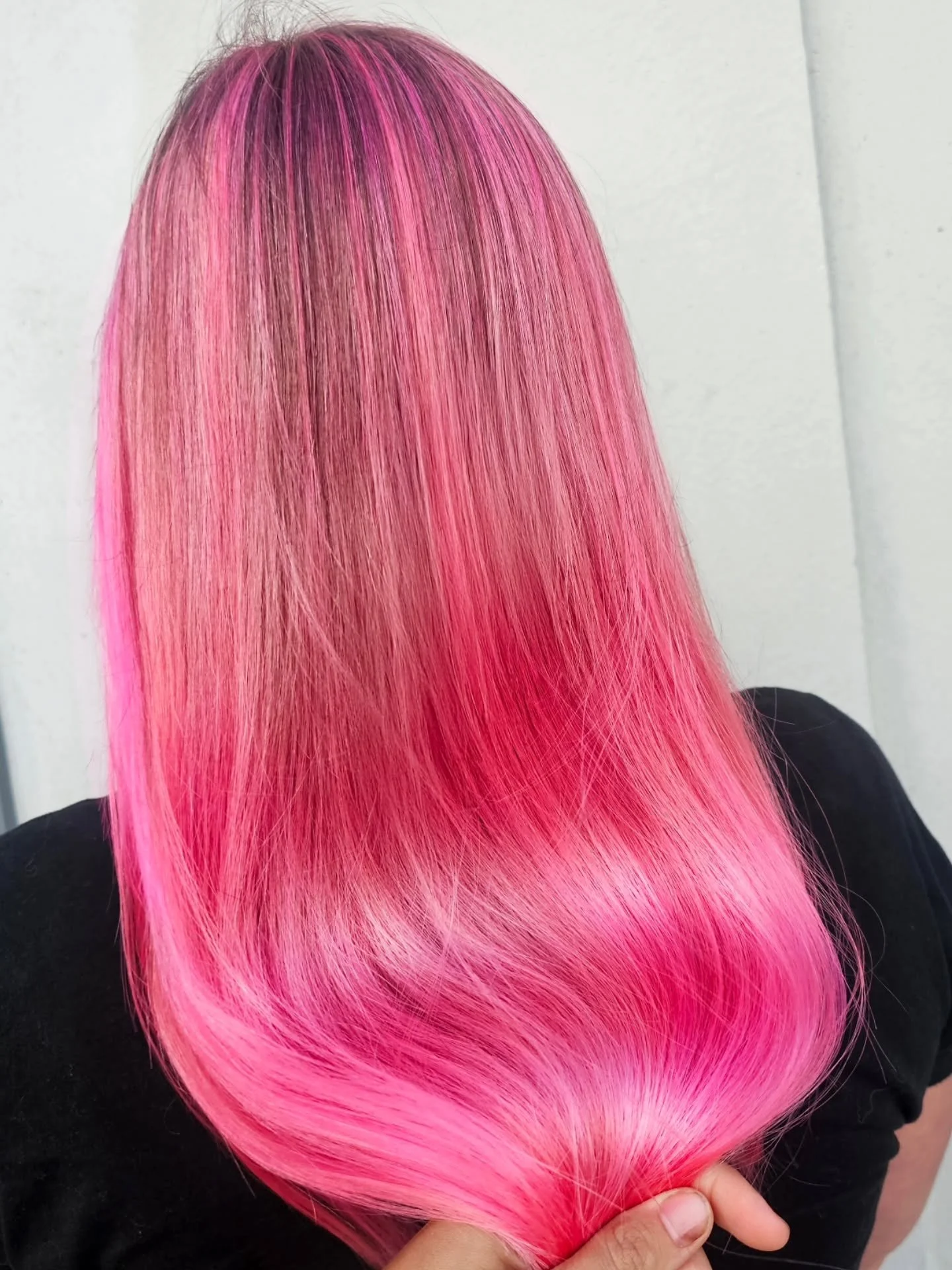 💖🌸 Pastel Dream Glow-Up 🌸💖⁠
First time in the Hairspace for gorgeous Jennifer &ndash; and what a transformation it was! ✨ With her long, natural virgin hair (a total hairdresser&rsquo;s dream 😍), we created a soft pastel-pink makeover while leav