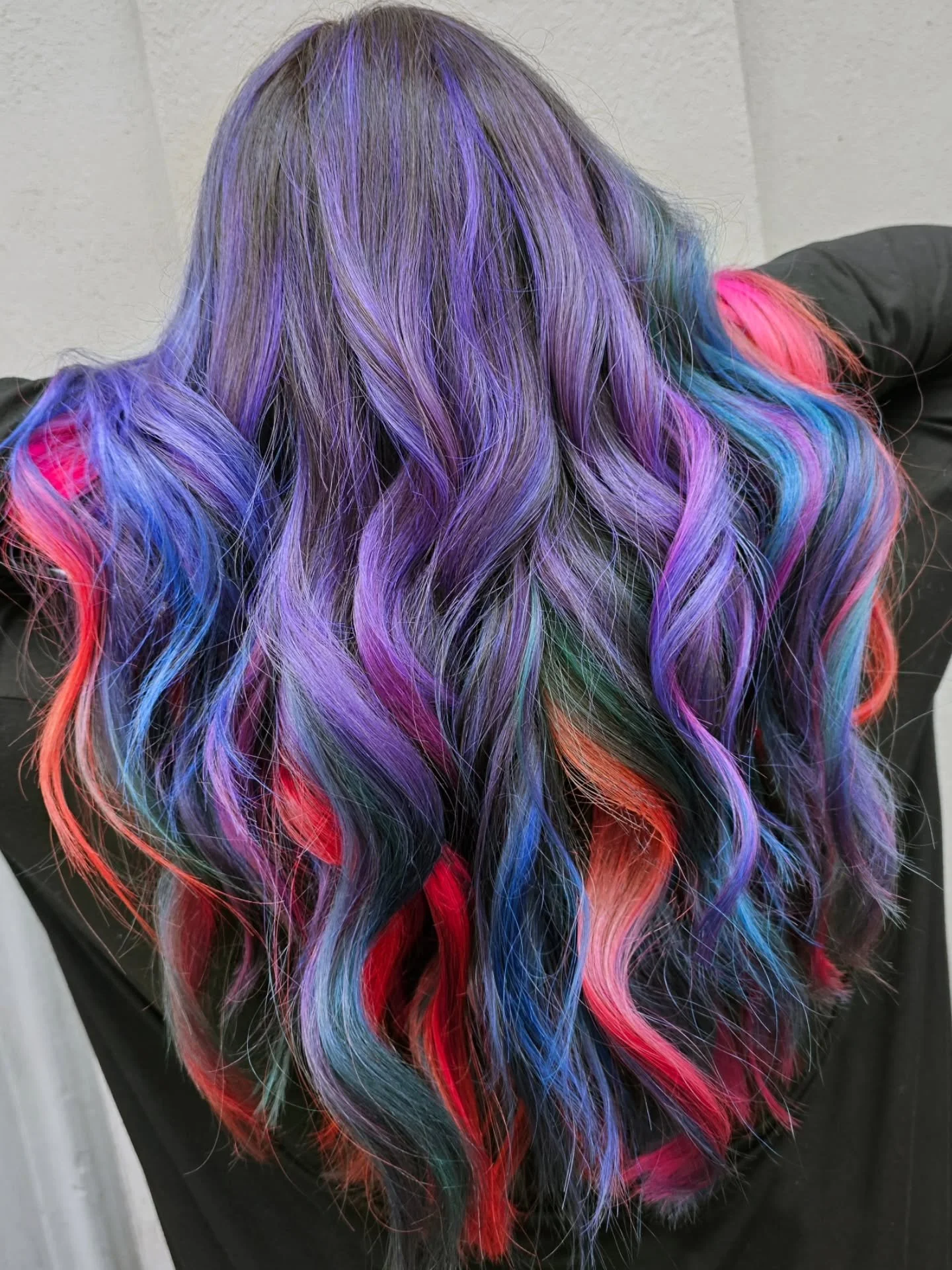 💜❤️ Red & Violet Vibes ❤️💜
Katharina was back in our chair for her bi-annual colour refresh—and this one brought major glow-up energy! 💫
As you can see in the before, her last session left her with a stunning base th