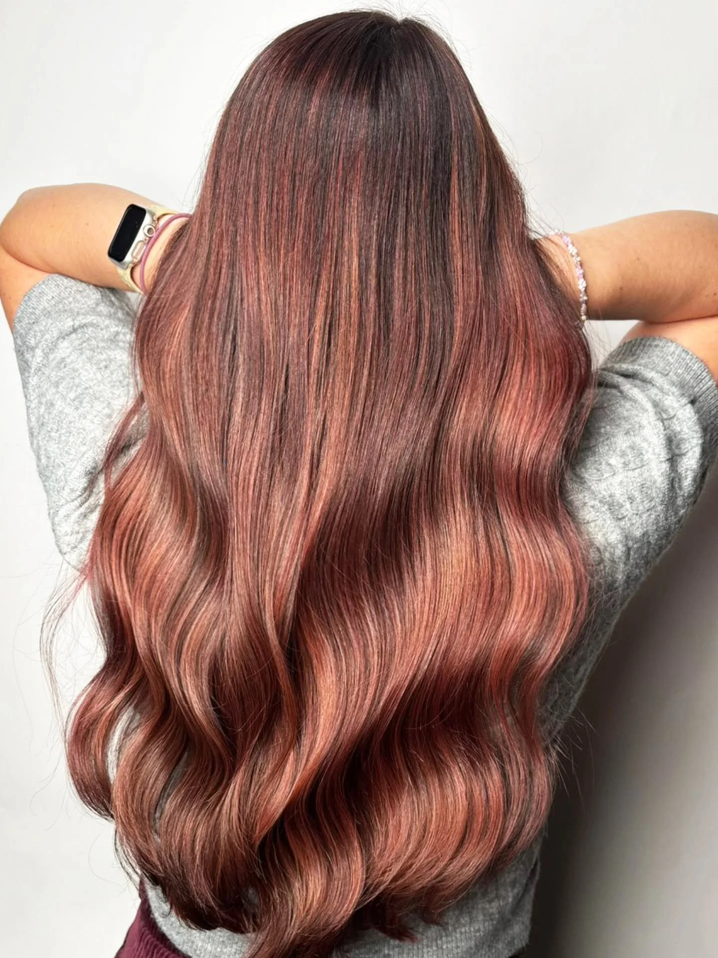 🍓🍫✨ Strawberry Chocolate Dream ✨🍫🍓
Our gorgeous client Alexandra returned to us after nearly a year—ready to revive her beautiful mane! 💇🏻‍♀️🌸
This time, we transformed her look with a dusty burgundy shade that combines perfectly