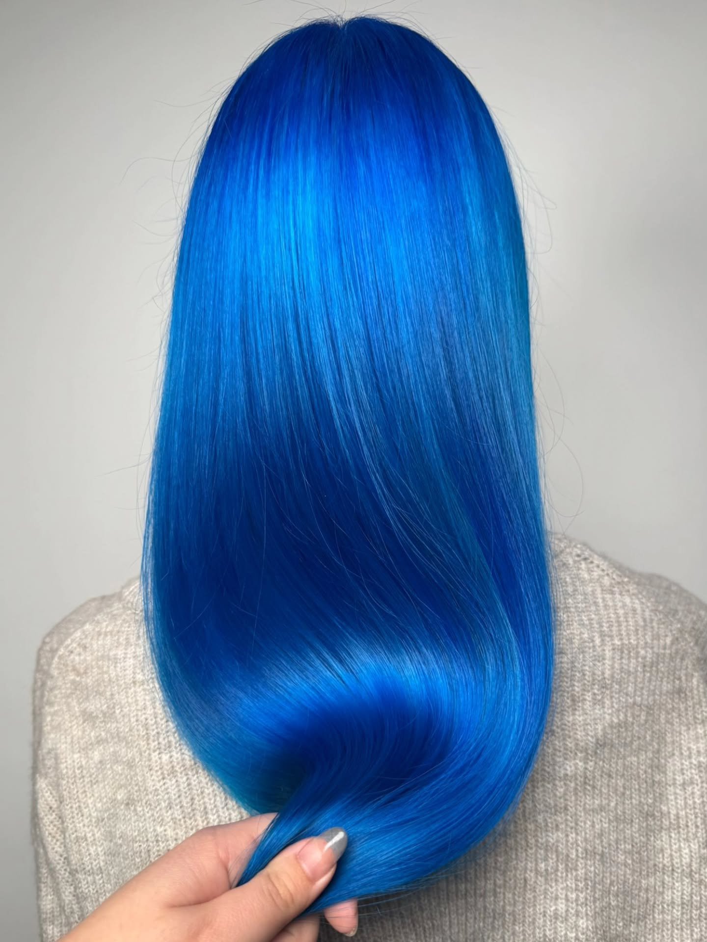 💙🐬&nbsp;Cobalt Dream Conversion&nbsp;🐬💙⁠
Hairspace first-timer&nbsp;Mirjam&nbsp;came to us ready to explore a&nbsp;major&nbsp;colour shift &mdash; swipe to see the &ldquo;before&rdquo; ➡️&nbsp;of&nbsp;her transformation! 🔍⁠

She had&nbsp;untouch