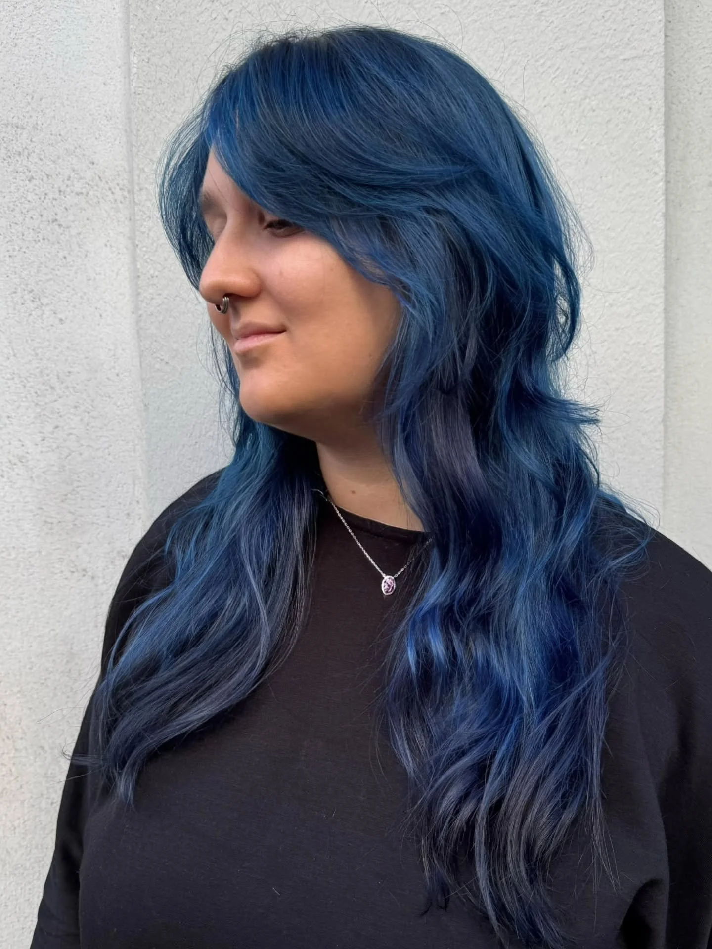 💙🖤 Midnight Blue Reload 🖤💙⁠
Felicia returned to refresh her blue &mdash; and this time, we took it deep, bold, and beautifully moody. ✨🌌⁠

We revived her rich midnight-blue shade and brought back the black tips she loves, adding just a few extra