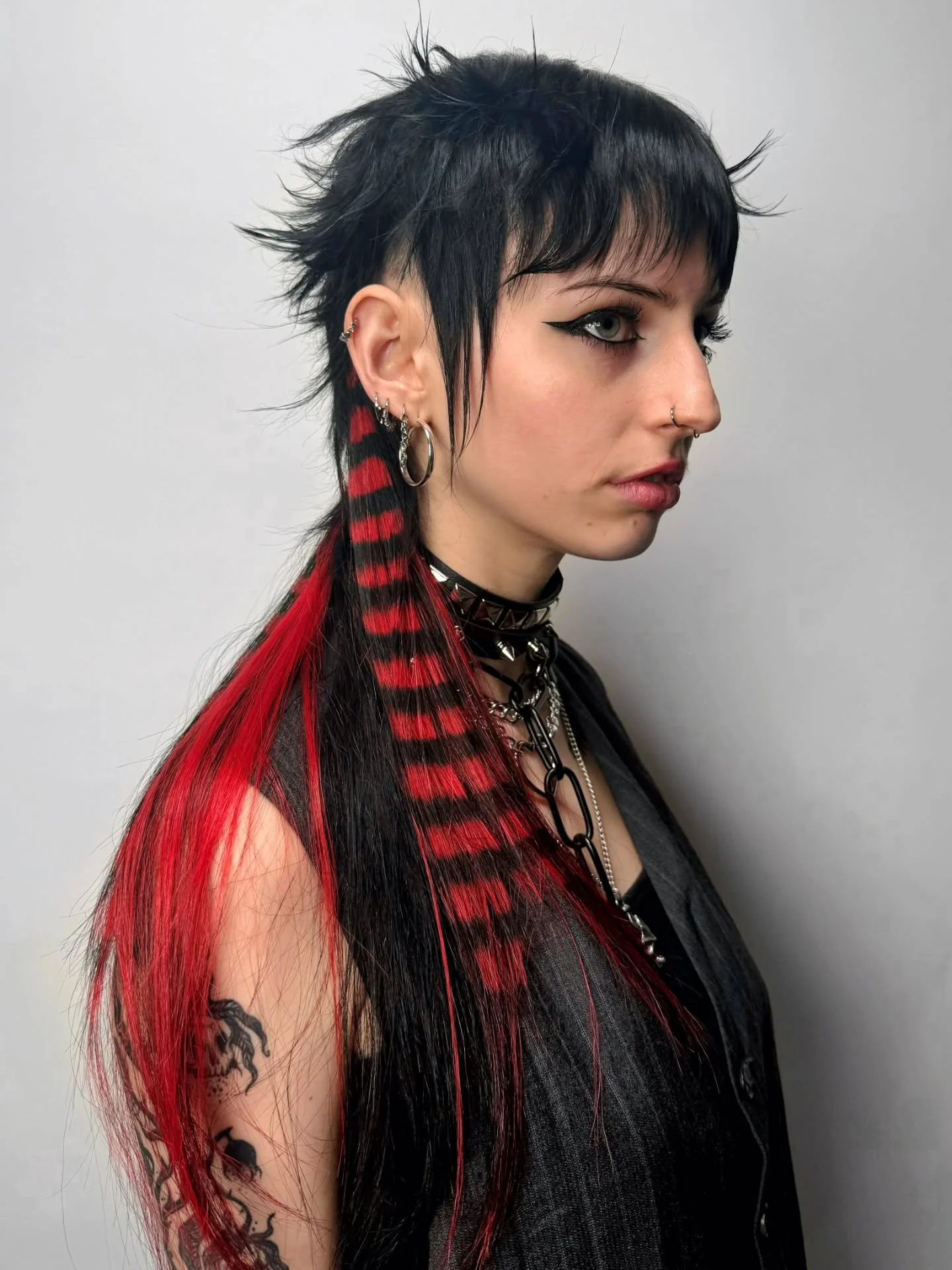 🖤🔥&nbsp;XL Mullet🔥🖤
First-time client&nbsp;Lisa&nbsp;came in ready for something&nbsp;different&nbsp;&mdash; and left with a&nbsp;statement mullet&nbsp;taken to the next level. ✂️✨

This look features a sharp, textured mullet paired with a&nbsp;t