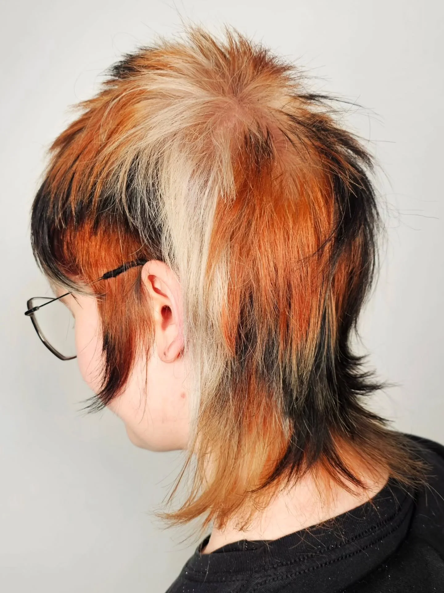 🧡💛🤍🤎🖤&nbsp;Calico Hair, Short &amp; Bold&nbsp;🧡💛🤍🤎🖤
Our lovely regular&nbsp;Patricia&nbsp;proves once again how&nbsp;versatile&nbsp;calico hair can be &mdash; yes, it works just as beautifully on&nbsp;short hair&nbsp;too! ✨✂️⁠

Calico hair 