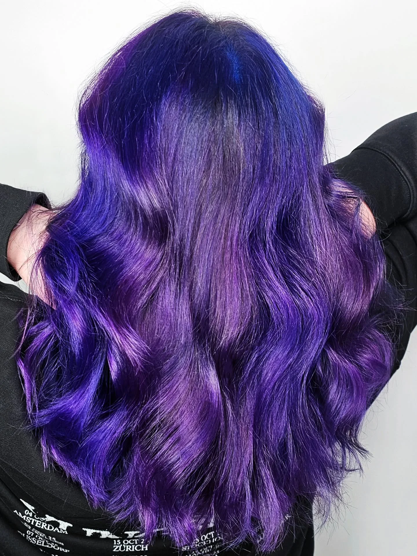 💜🫐 Blue to Purple &mdash; Wedding Glow Edition 💍✨🫐💜⁠
For her wedding look, Julia chose to stay true to herself &mdash; just softer, smoother, and perfectly blended. 💫⁠

This time we went for a colour transition, melting blue 🫐 into purple 💜 f