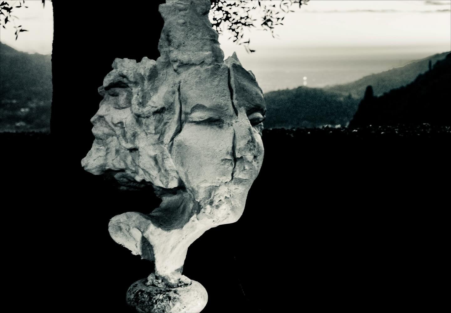 Partial casting of the head of Andromeda Colossale in the terraced gardens of Villa Casone d&rsquo;Arte, overlooking the Tyrrhenian Sea at dusk.
When complete, the sculpture will stand over 12&rsquo; (3.5 m) tall, one of eight works by Romolo Del Deo