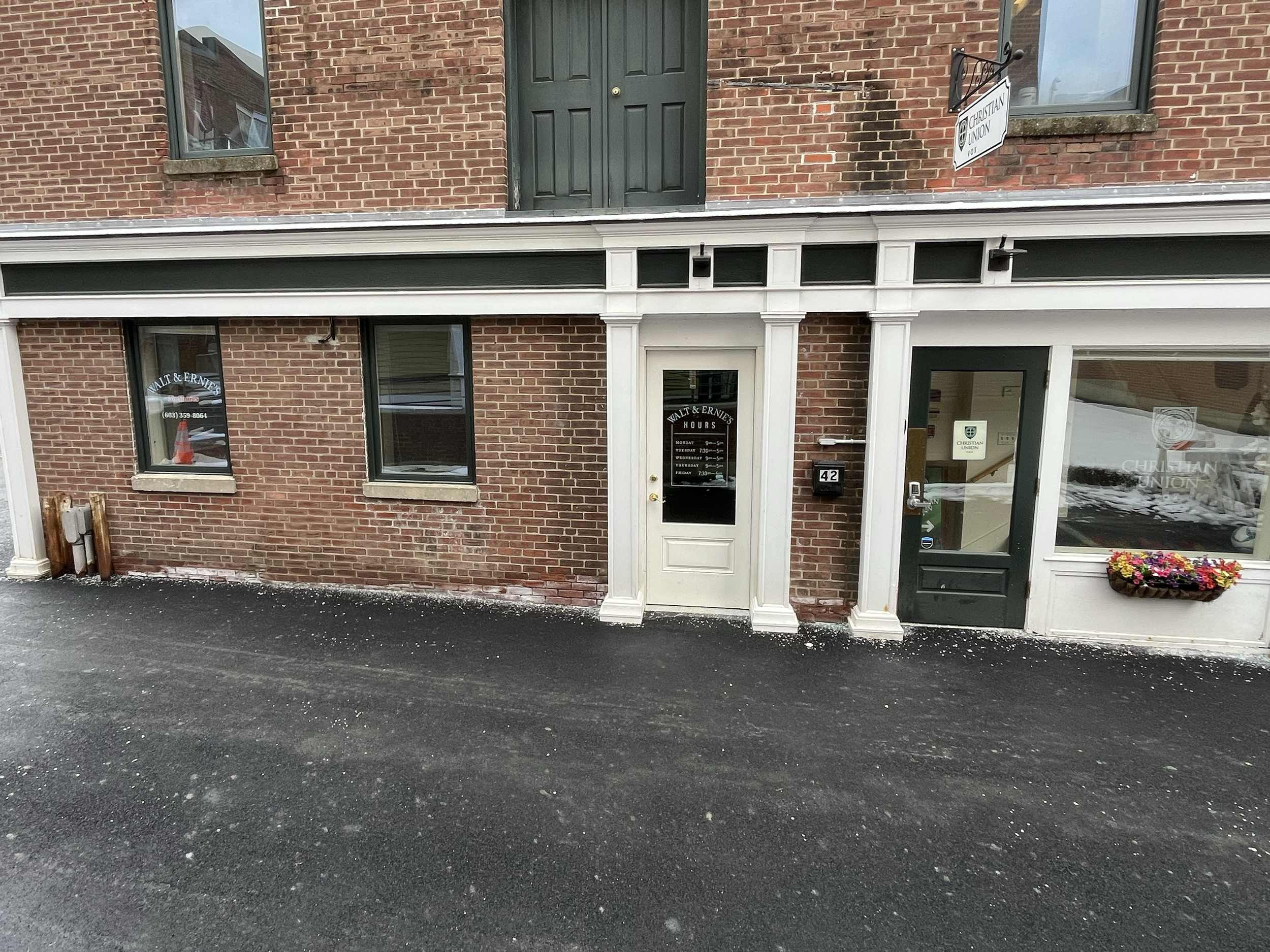 Walt And Ernie's011826_NewLocation_WholeShopFront2.png