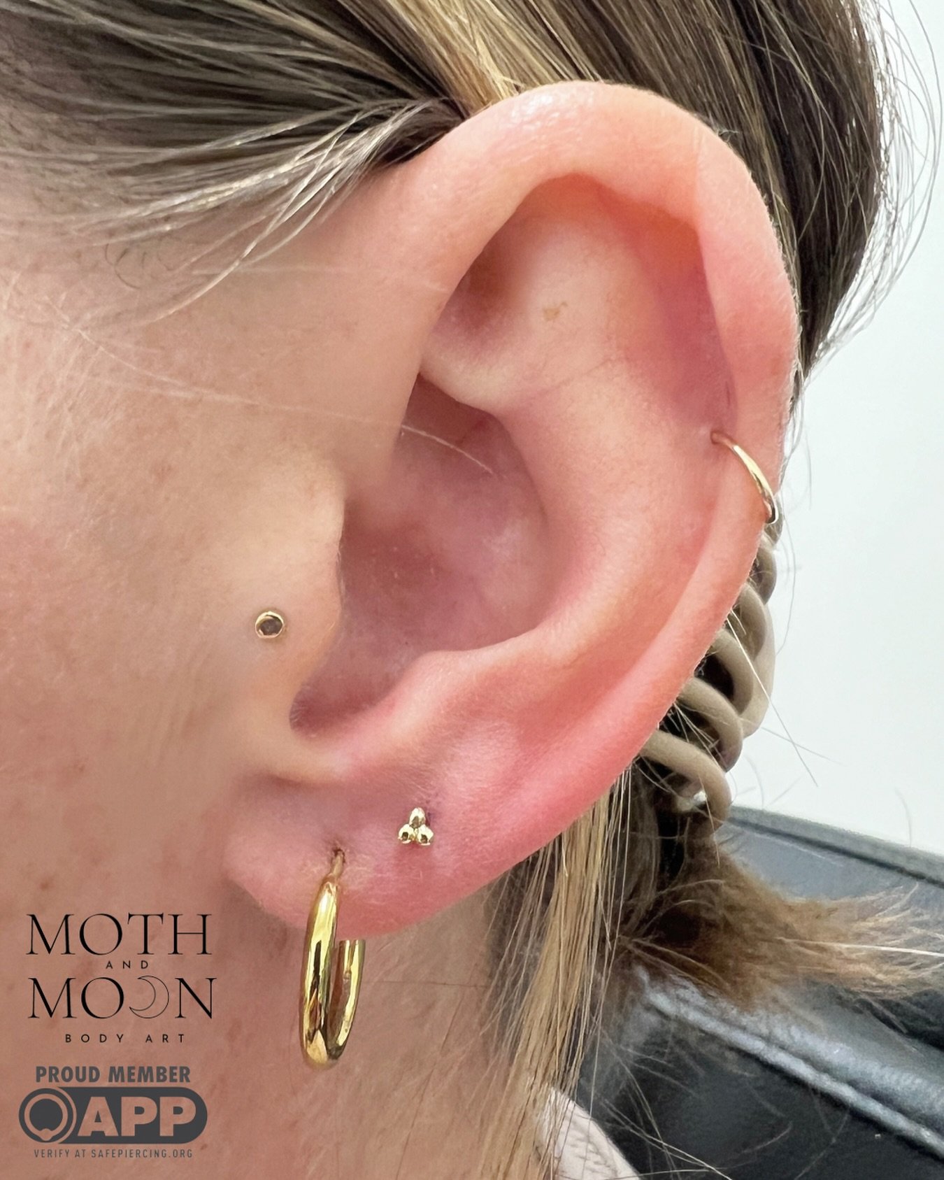 New second lobe with a 14k tri-bead piece, and a jewelry change for her healed tragus with a 2mm 14k disc. ✨