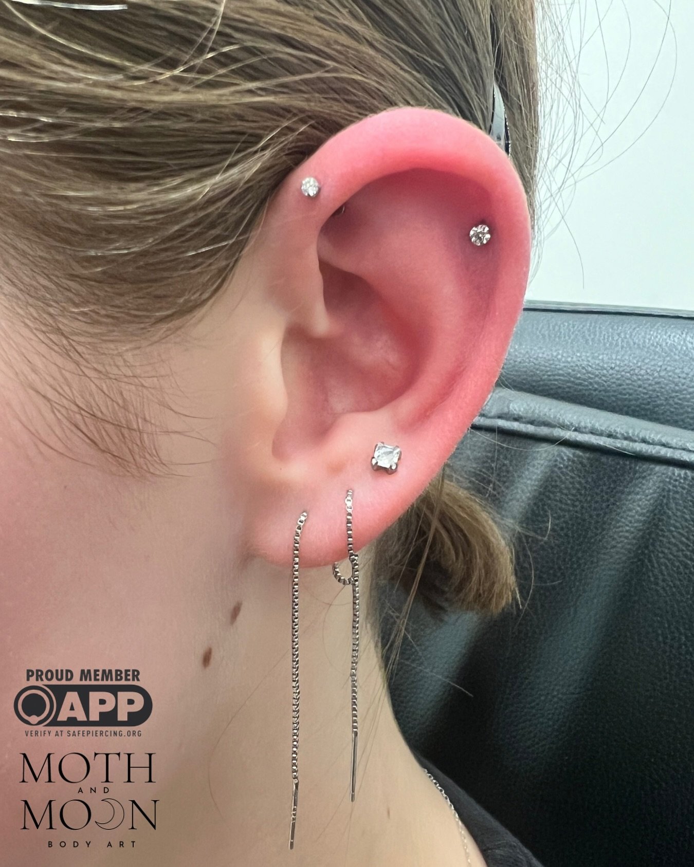 New high forward helix and helix for Aspen. Her goal is to connect with a chain later ✨Both piece are titanium from @divinitymetals.