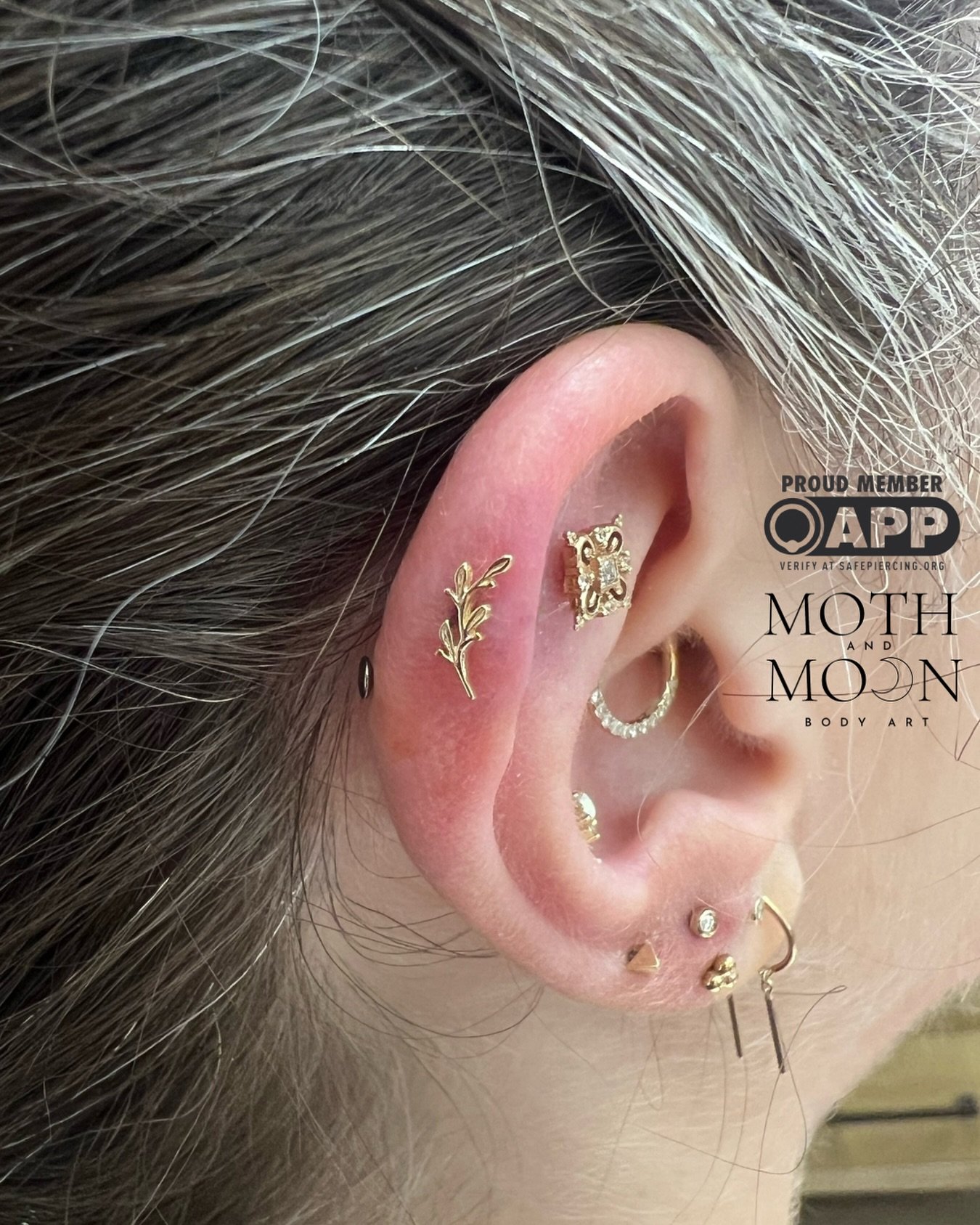 Fun new helix rim piercing for @leggalou, using one of my favorite @bvla pieces 😍