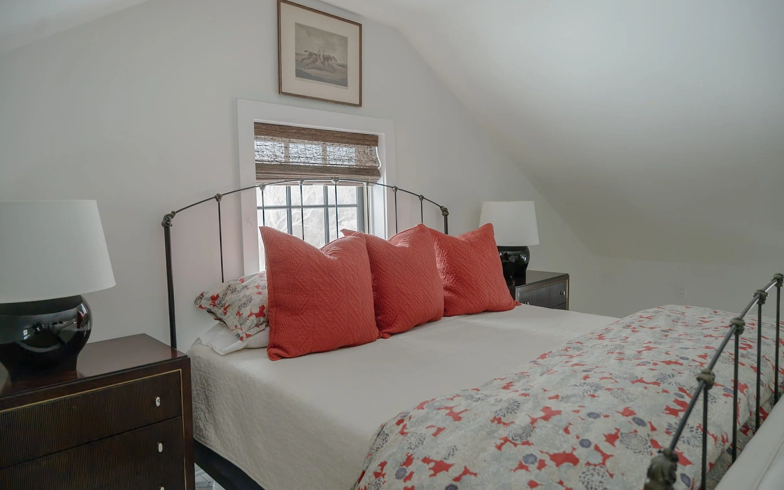 middleburg-va-cottage-rental-iron-bed-2-2560x1600.jpg
