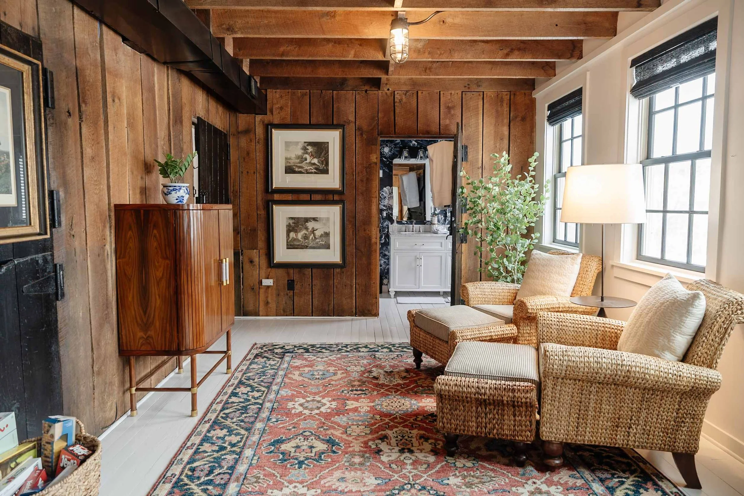 wicker-chairs-in-middleburg-cottage-rental-slide.jpg