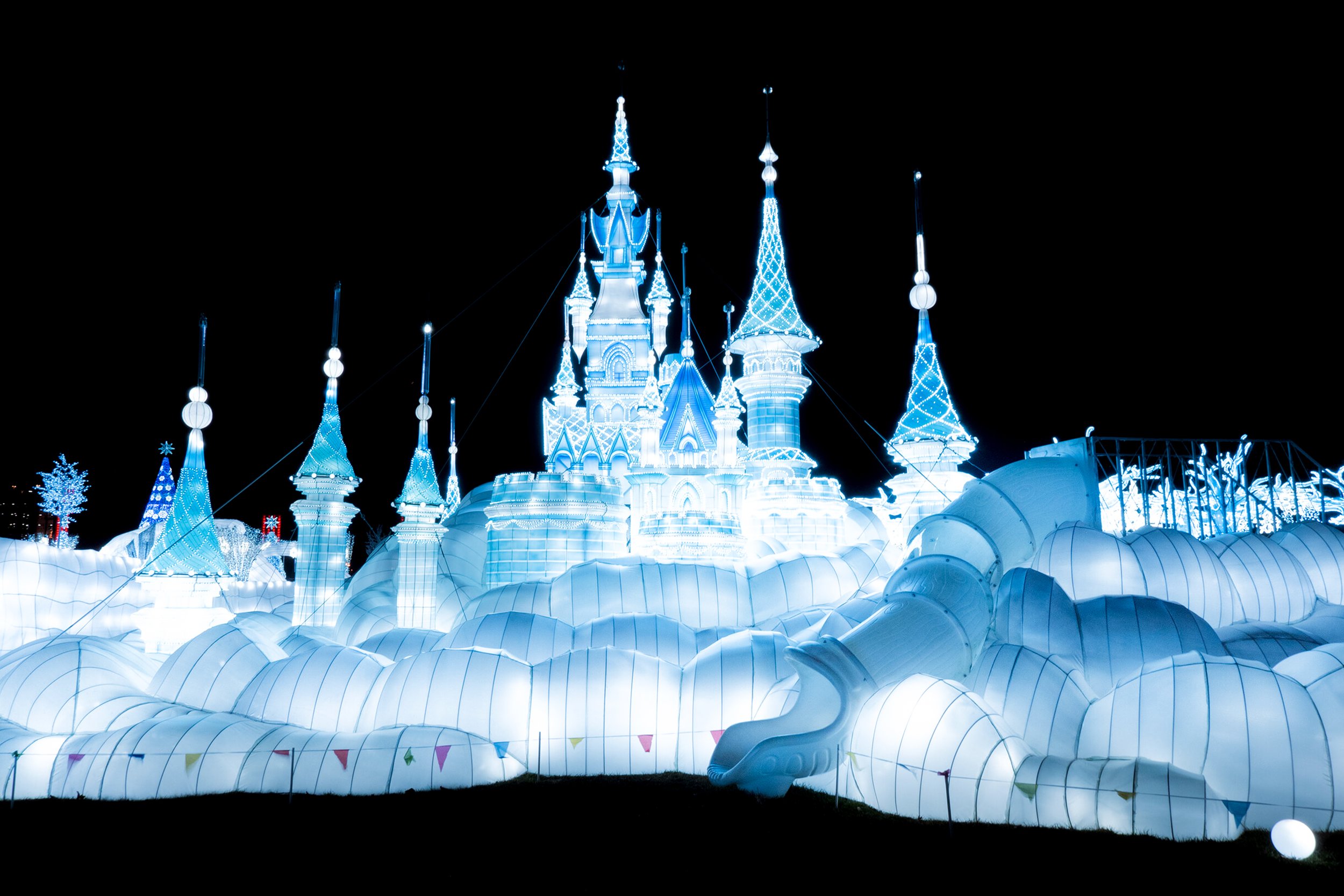 the-castle-in-the-clouds-the-winter-fantasy-light-arts-luminocity-festival.jpg