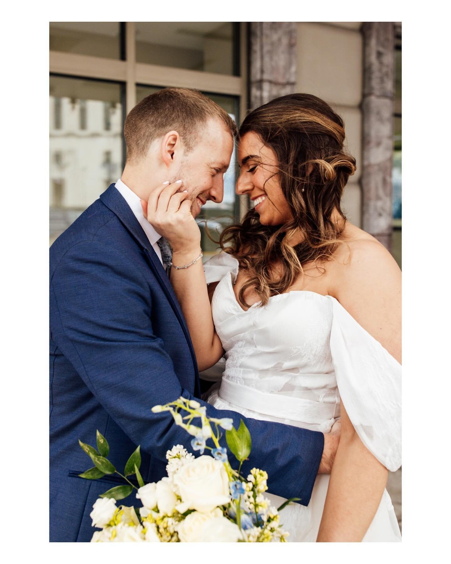 First wedding of the year in the books with Emily &amp; Matt 💖

Hotel: @westinbookcadillac 
Venue: @thewhiskeyfactory 
Hair &amp; Makeup : @themakeuploft 
Florist: @flowersfordreamsdetroit 
Dress: @sergejevaguine @romasposa