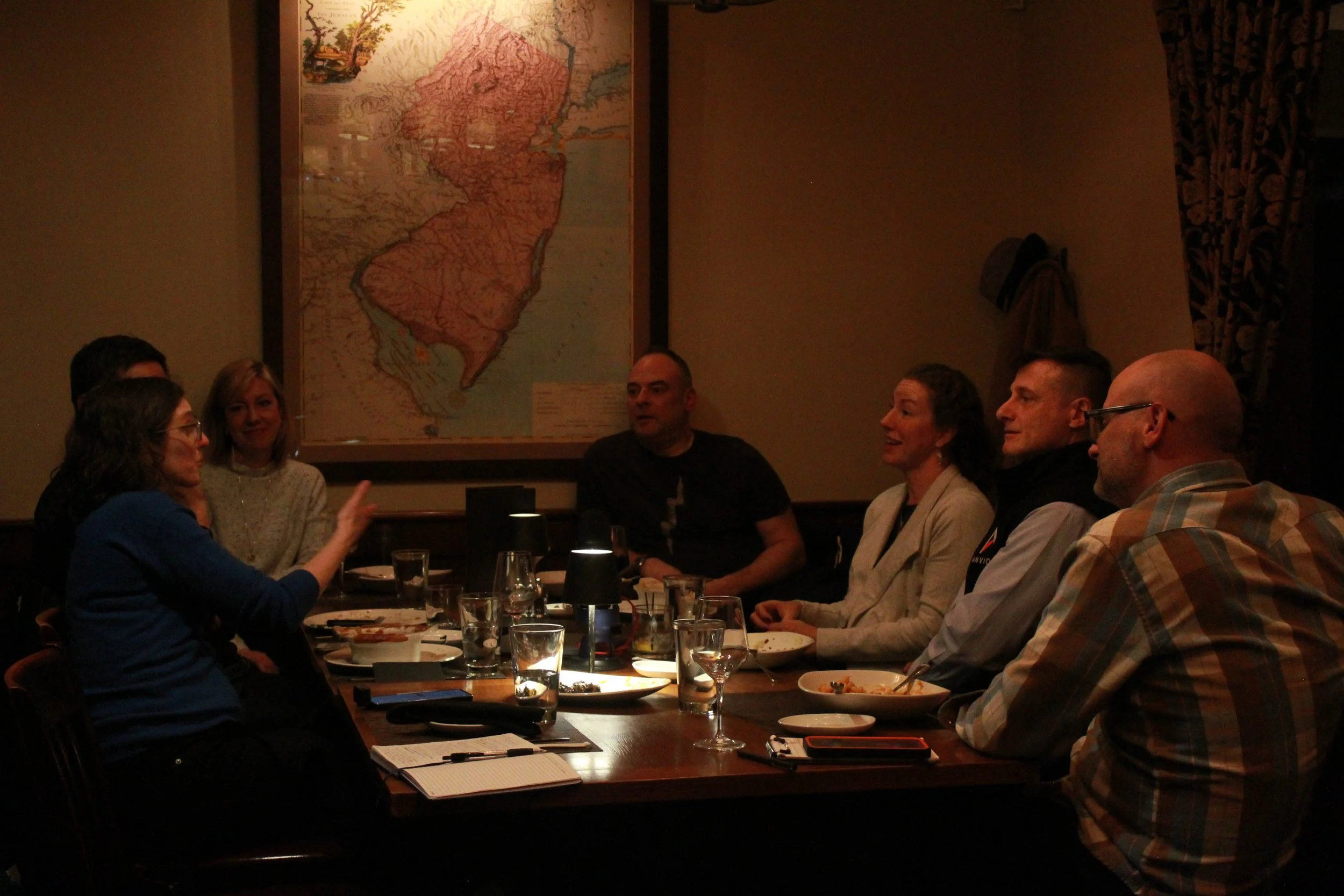 Marketing professionals meet at Winberie's in New Jersey engaged in a roundtable discussion at a Marketing Algonquin dinner event
