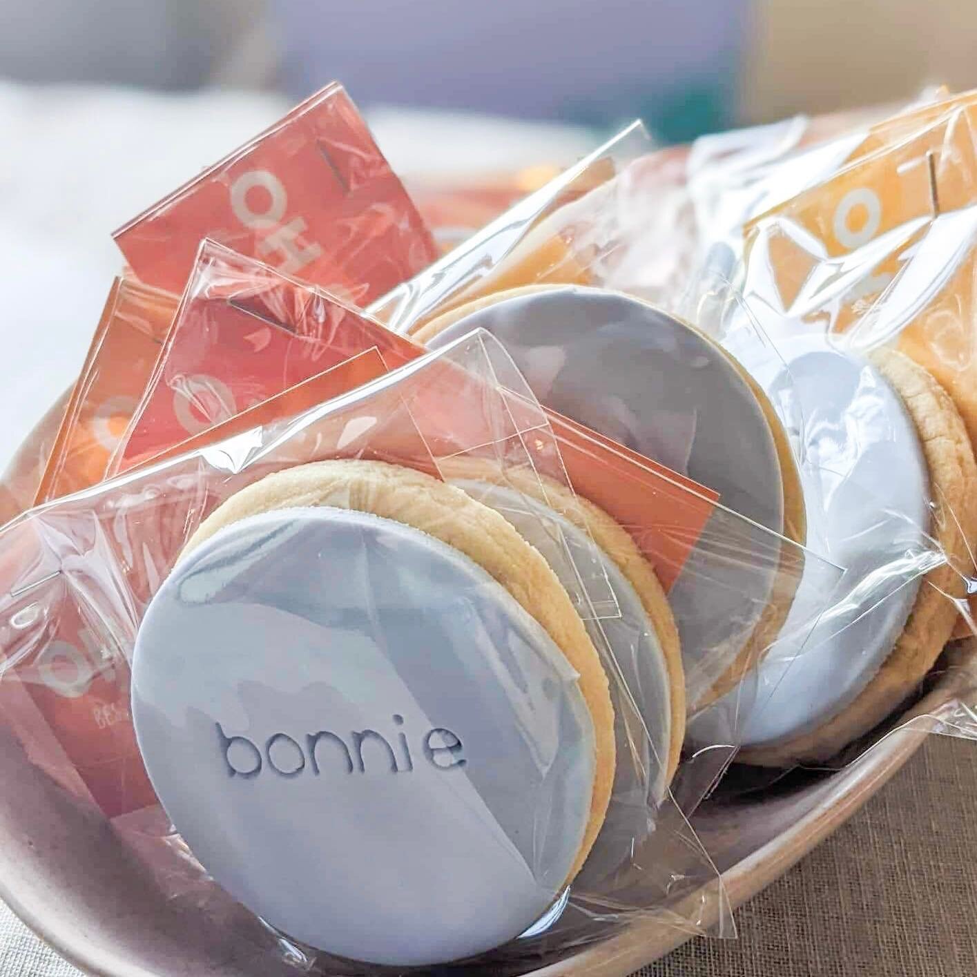 Did you know you can have your branding/logo embossed on a cookie? These make such great client gifts or the perfect thank you prezzie! 

Flick me a message to start brainstorming! 🍪