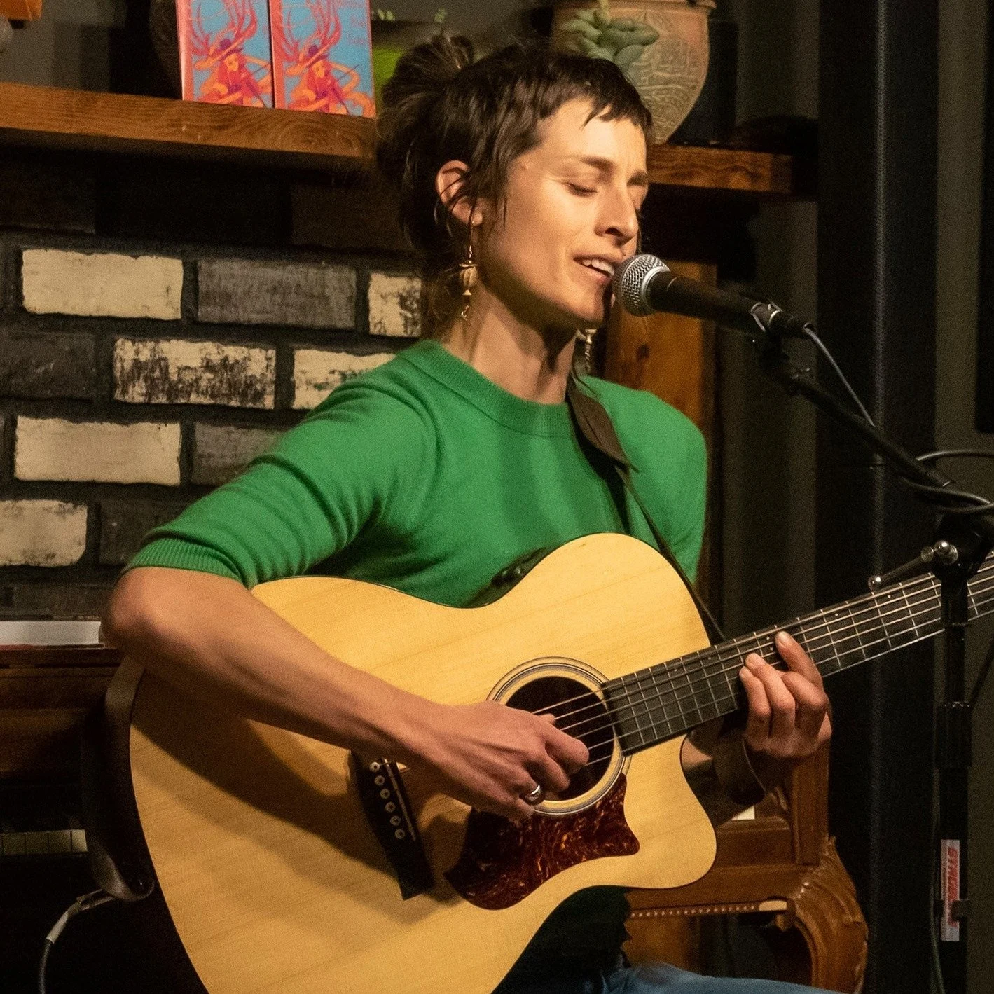 Open mic at Dwaine Parton's.jpg