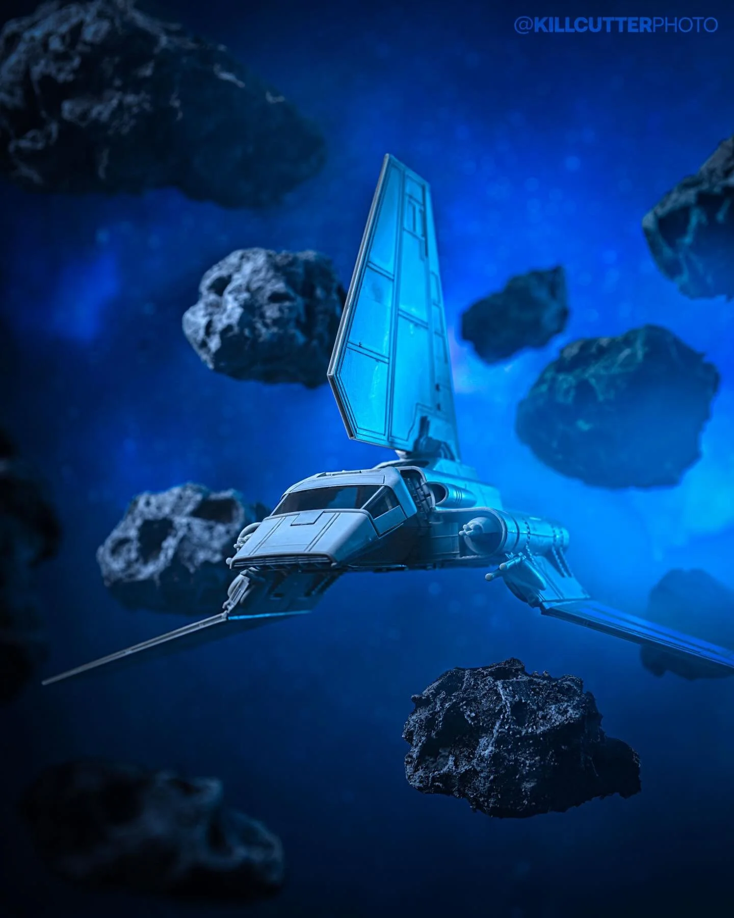 &ldquo;Imperial Passage&rdquo;
I&rsquo;ve been wanting to create my own asteroid belt for a while now because I thought it would look cool in photoshoots with my @jazwares MicroGalaxy Squadron collection. 

I torn and cut away at chunks of XPS foam, 