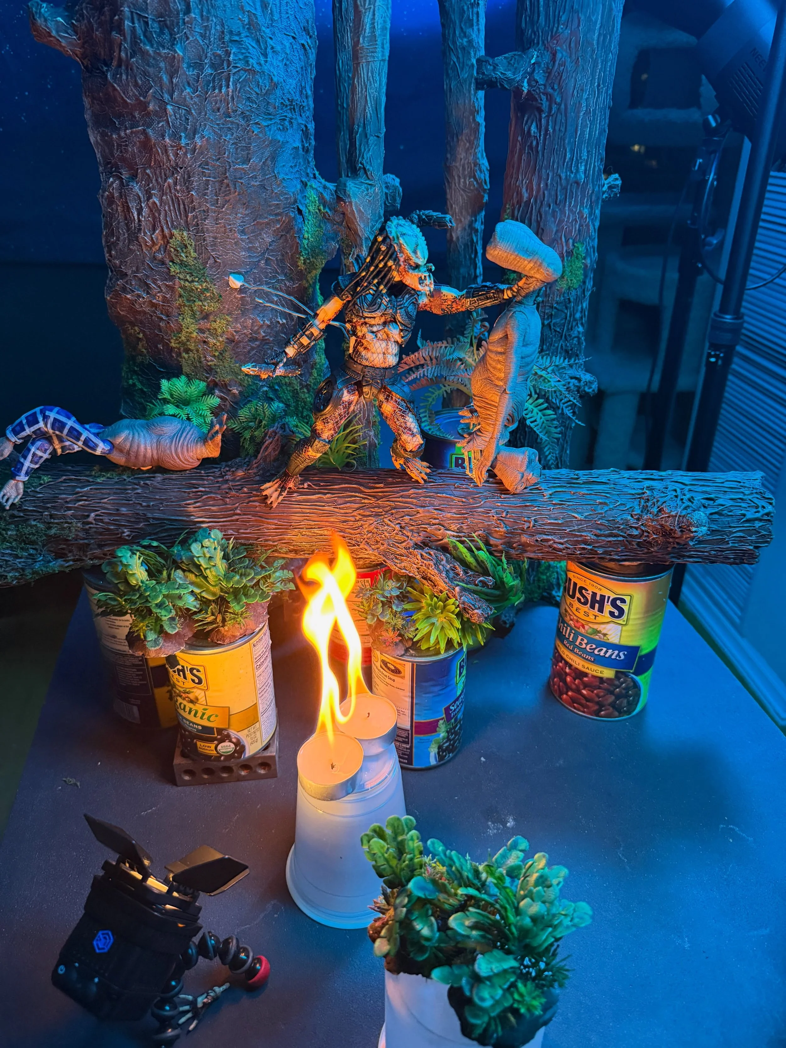 Behind-the-scenes of my toy photoshoot titled &ldquo;Predaterrestrial&rdquo;.

E.T. is IN STOCK right now at @bigbadtoystore! If you would like to help support my account, please consider using the&nbsp;link in my bio when shopping. No extra cost to 