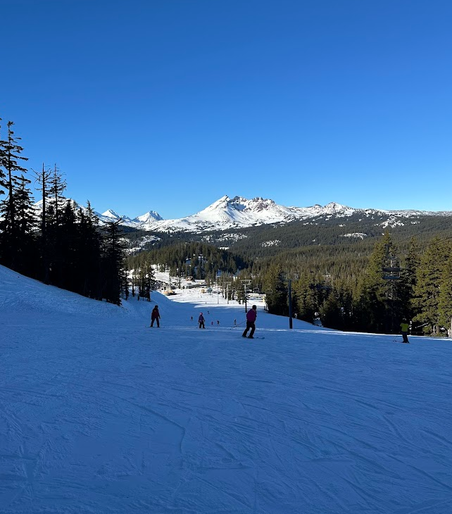 mt bachelor ski sunny day