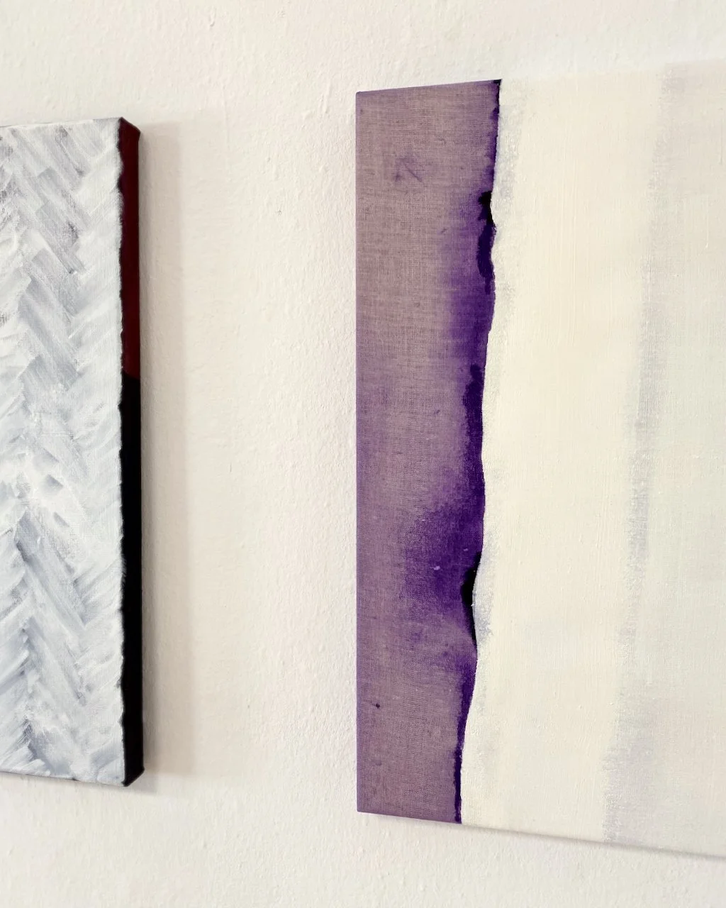 201224 wall view, 2024, 54 x 40 cm, oil and acrylic on raw linen