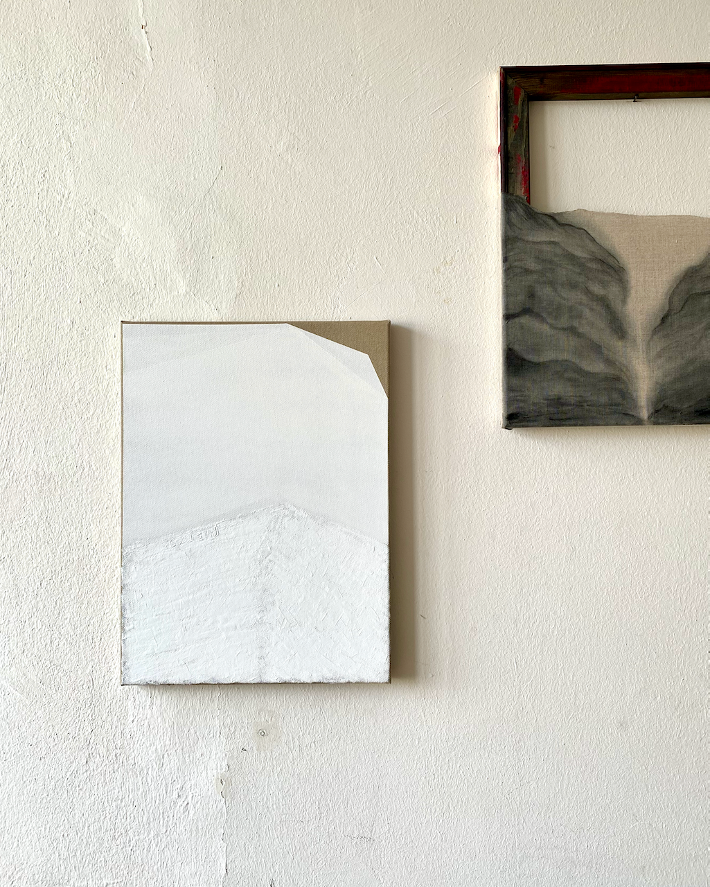 wer weiß wall view II, 2025, 54 x 40 cm, oil and acrylic on canvas